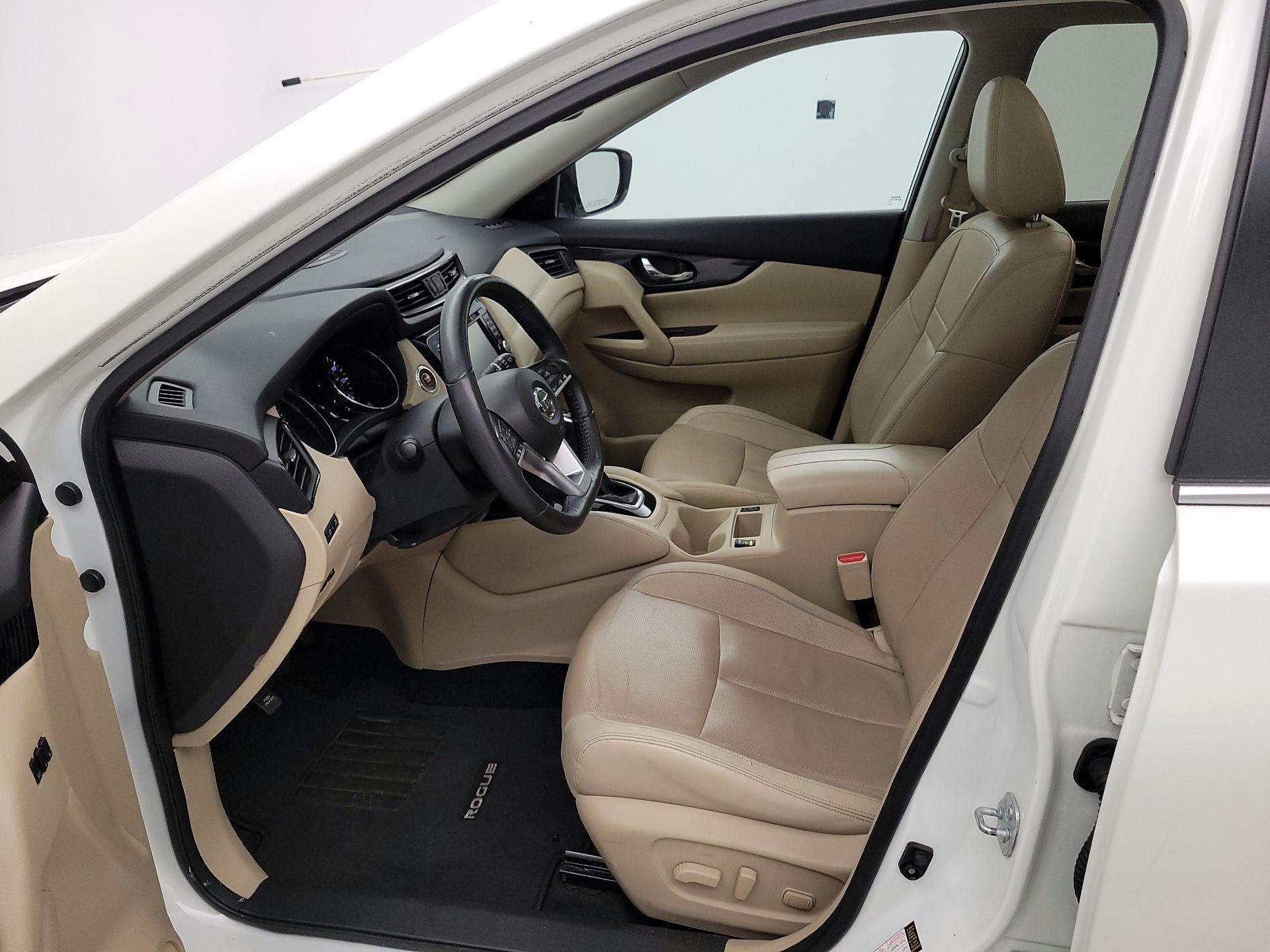 Thumbnail: 2017 Nissan Rogue - 11