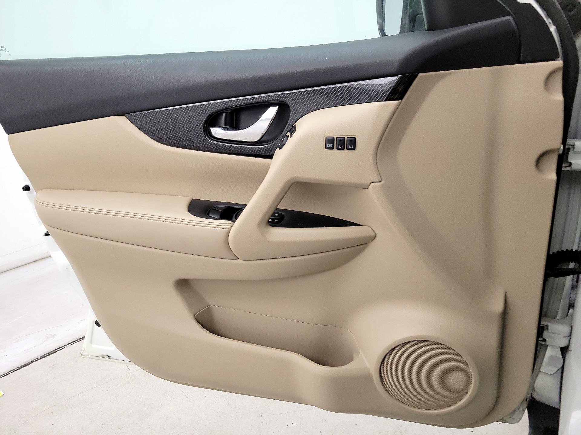 Thumbnail: 2017 Nissan Rogue - 12