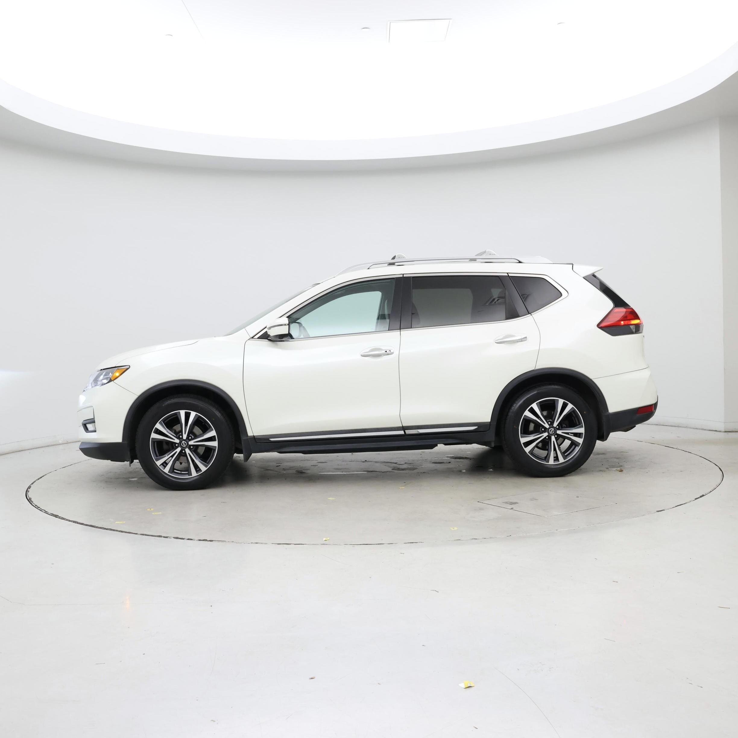 Thumbnail: 2017 Nissan Rogue - 3