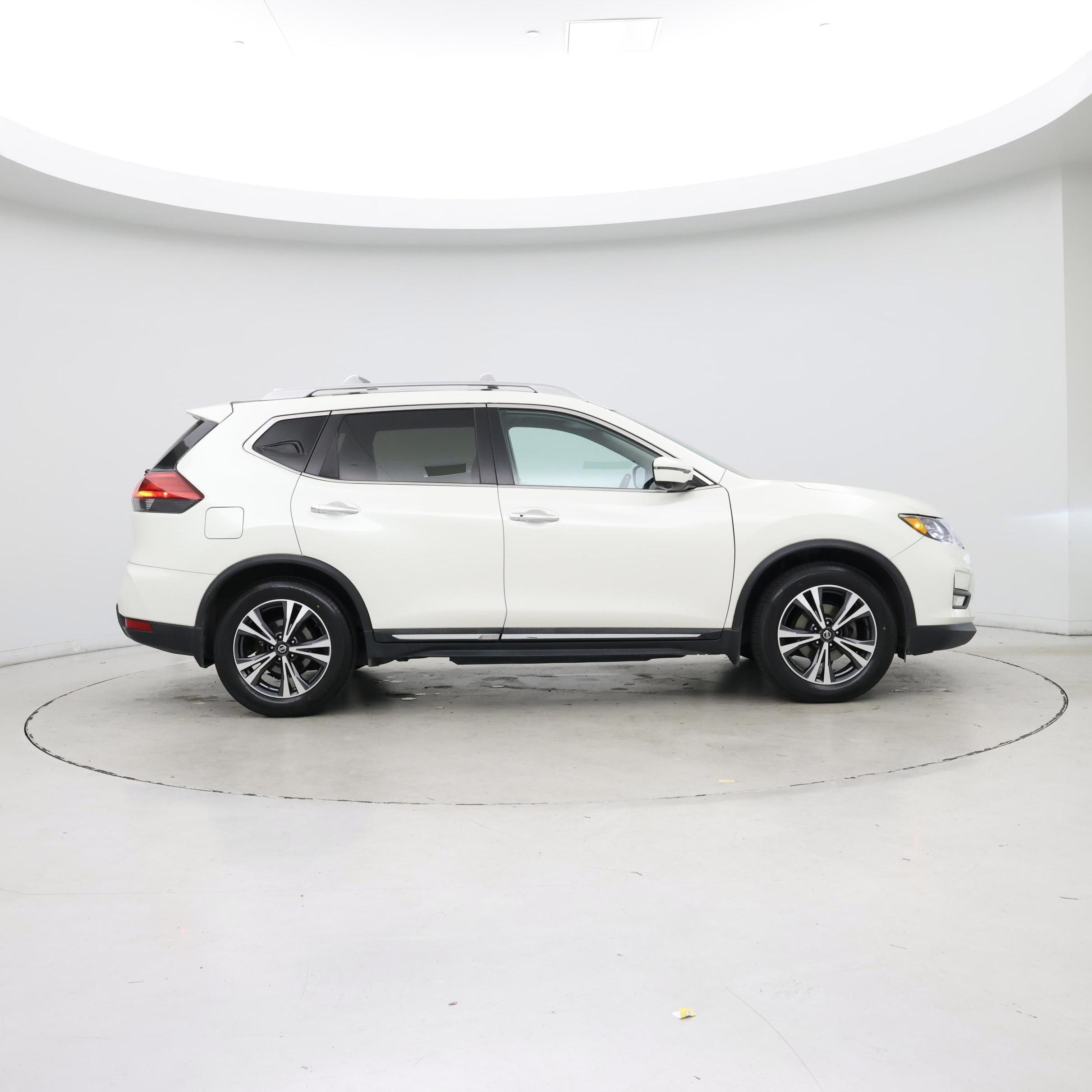 Thumbnail: 2017 Nissan Rogue - 7