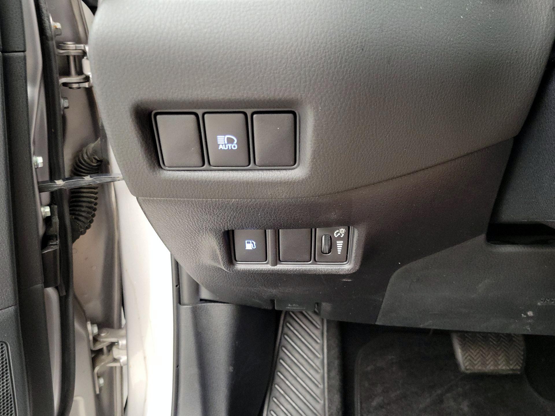 Thumbnail: 2018 Toyota C-HR - 13