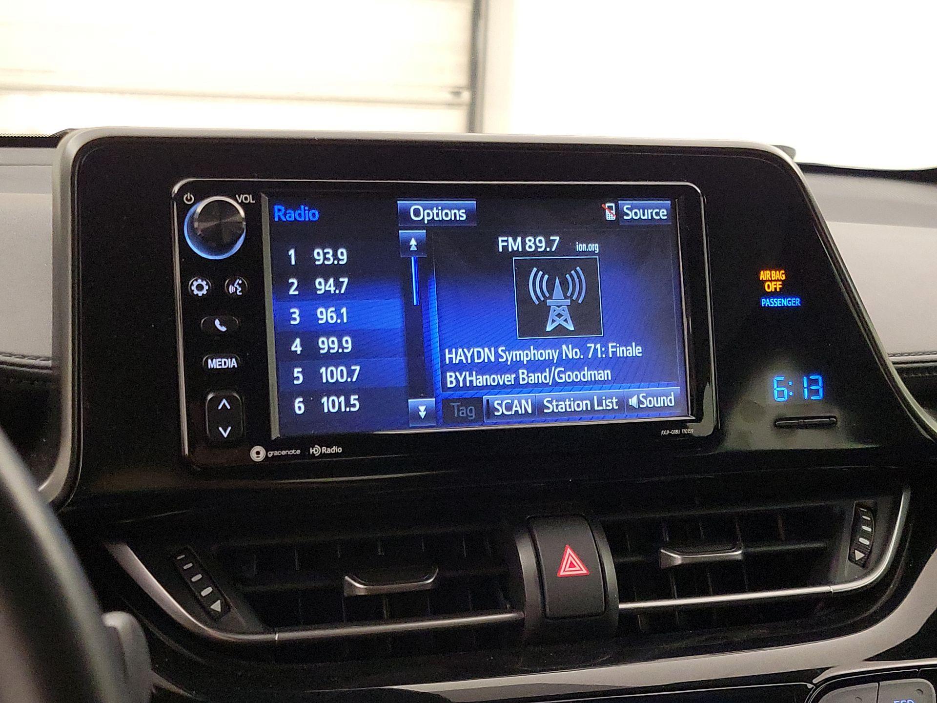 Thumbnail: 2018 Toyota C-HR - 15