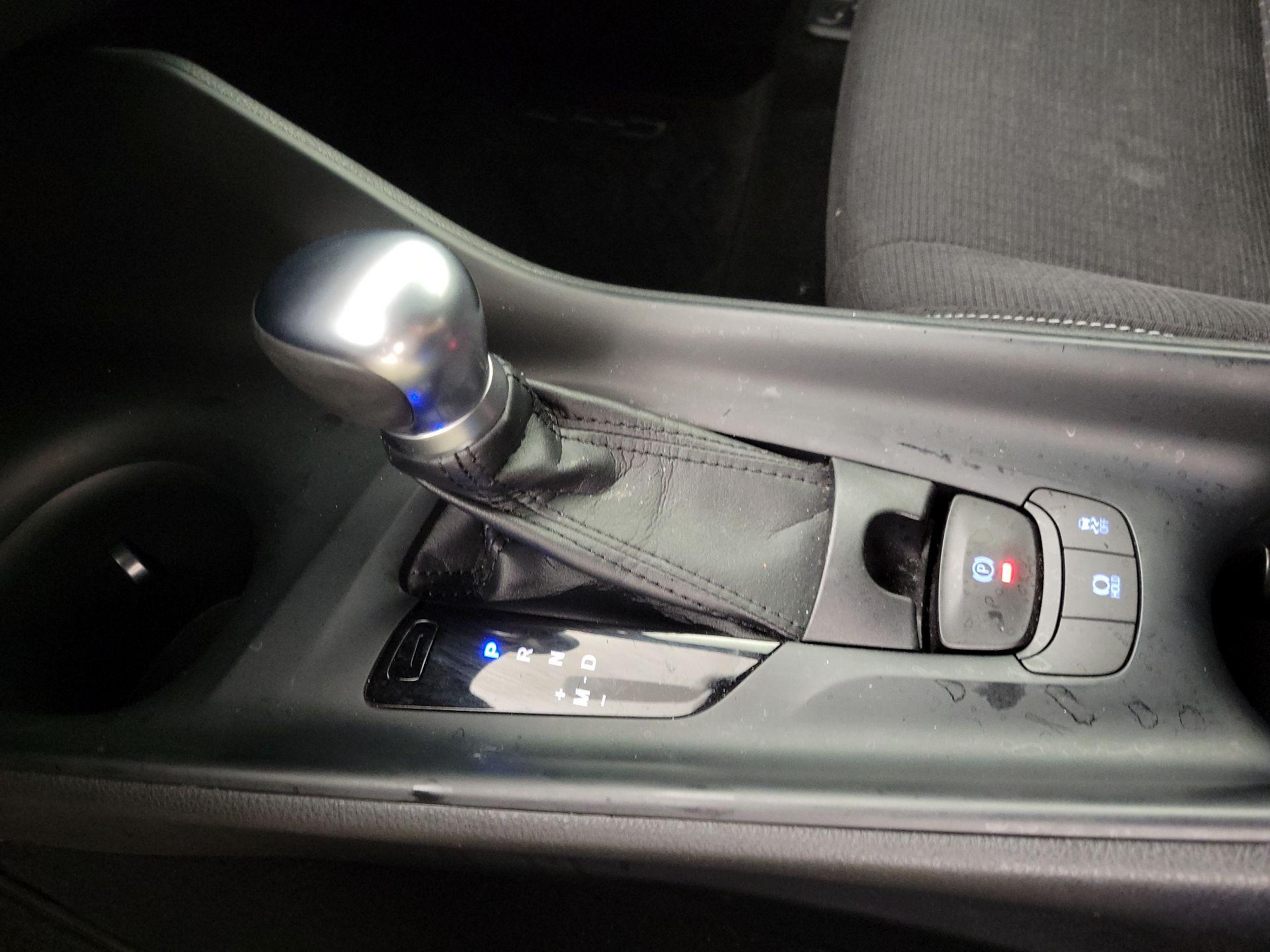 Thumbnail: 2018 Toyota C-HR - 17