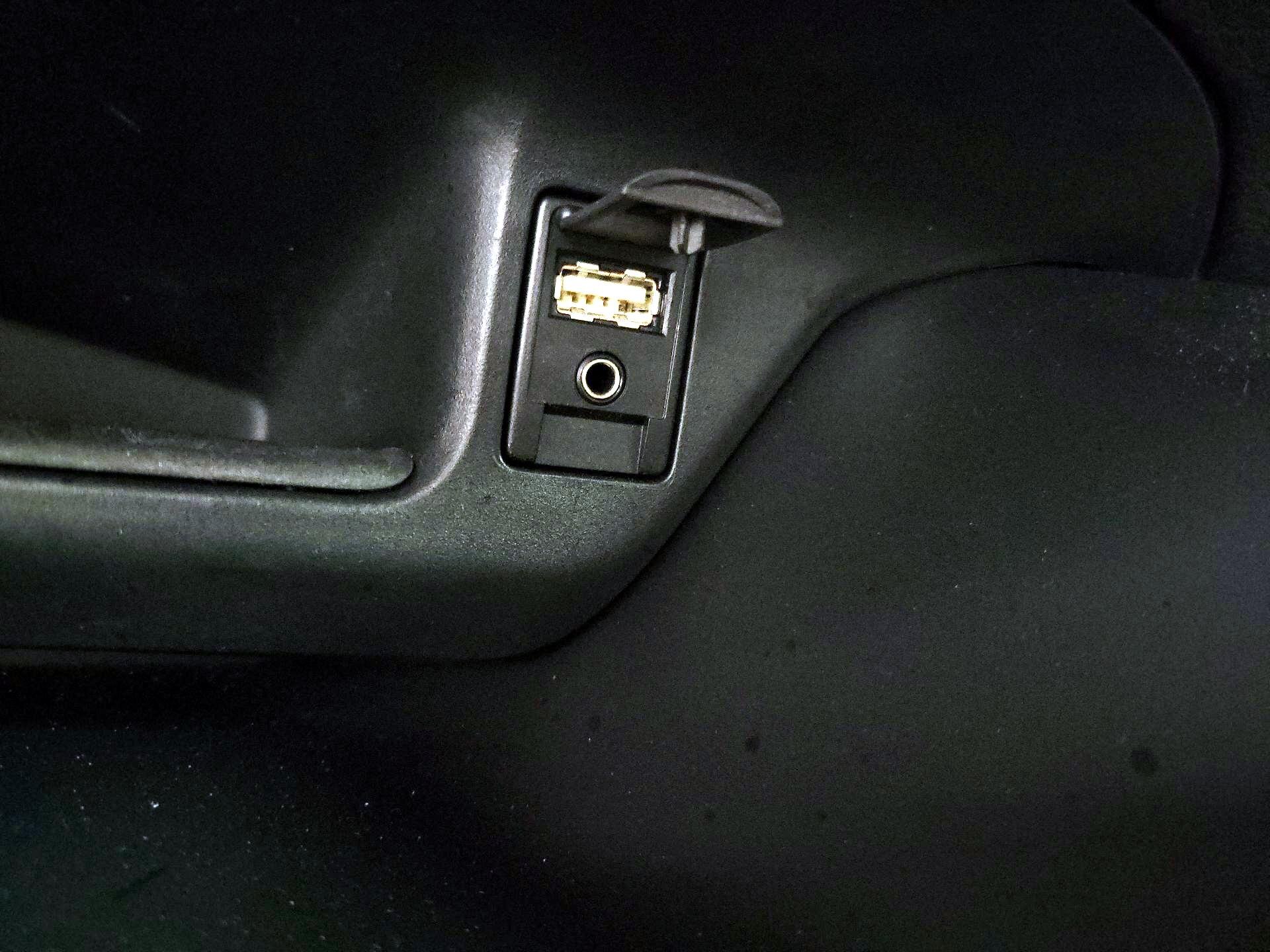 Thumbnail: 2018 Toyota C-HR - 18