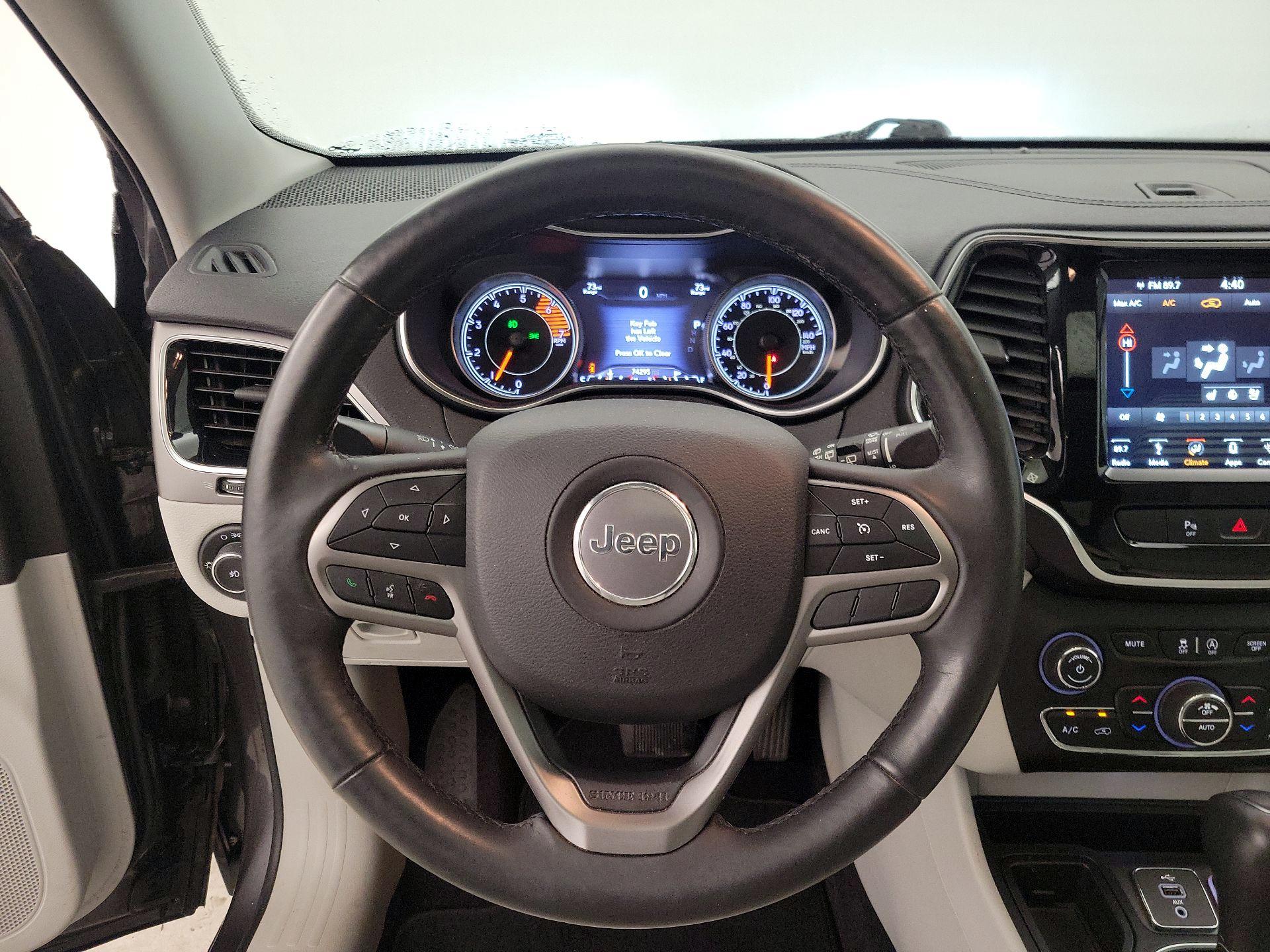 Thumbnail: 2019 Jeep Cherokee - 10