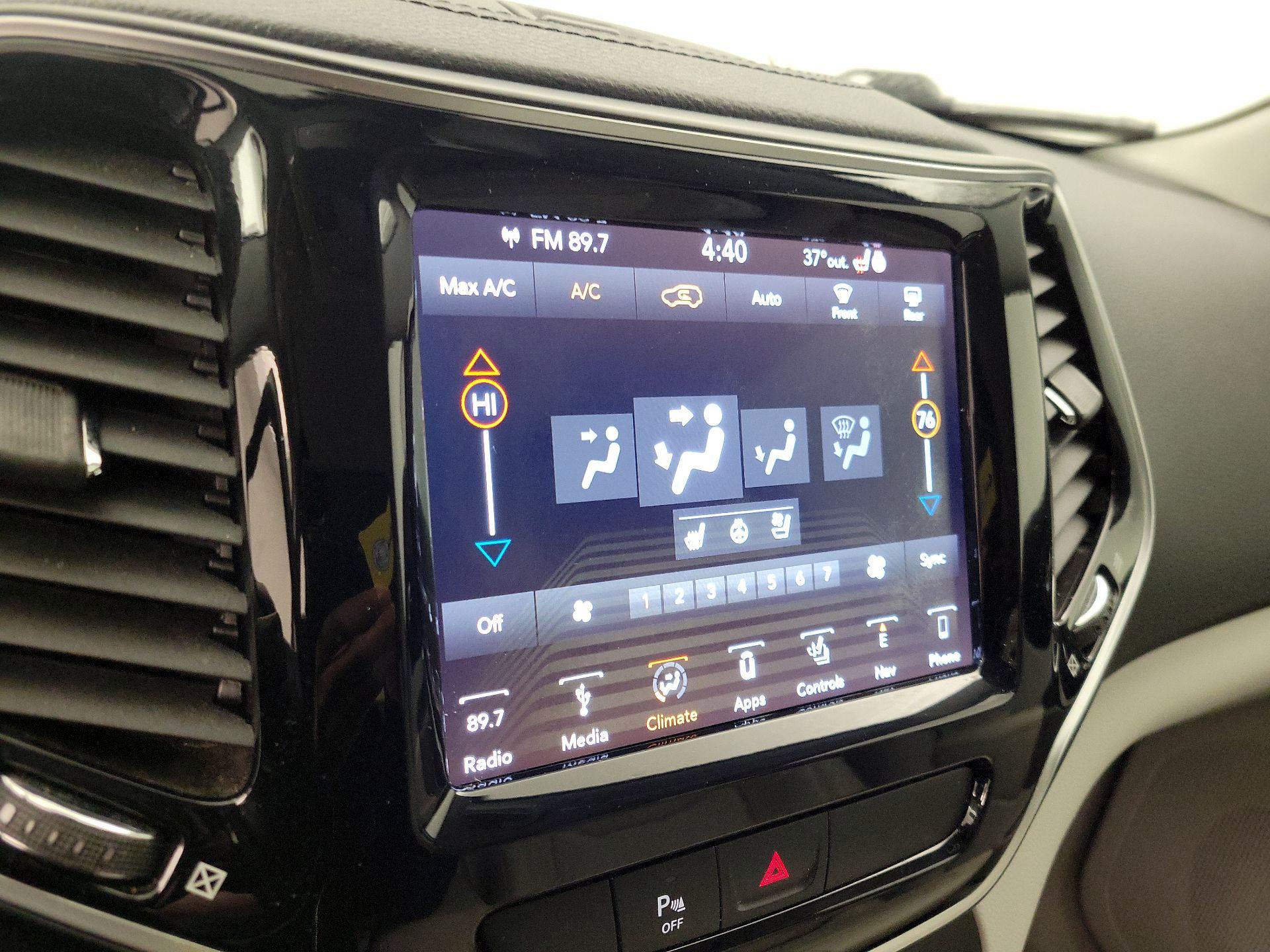 Thumbnail: 2019 Jeep Cherokee - 15