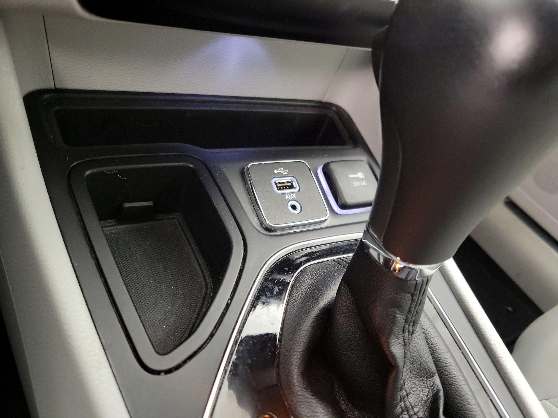 Thumbnail: 2019 Jeep Cherokee - 18