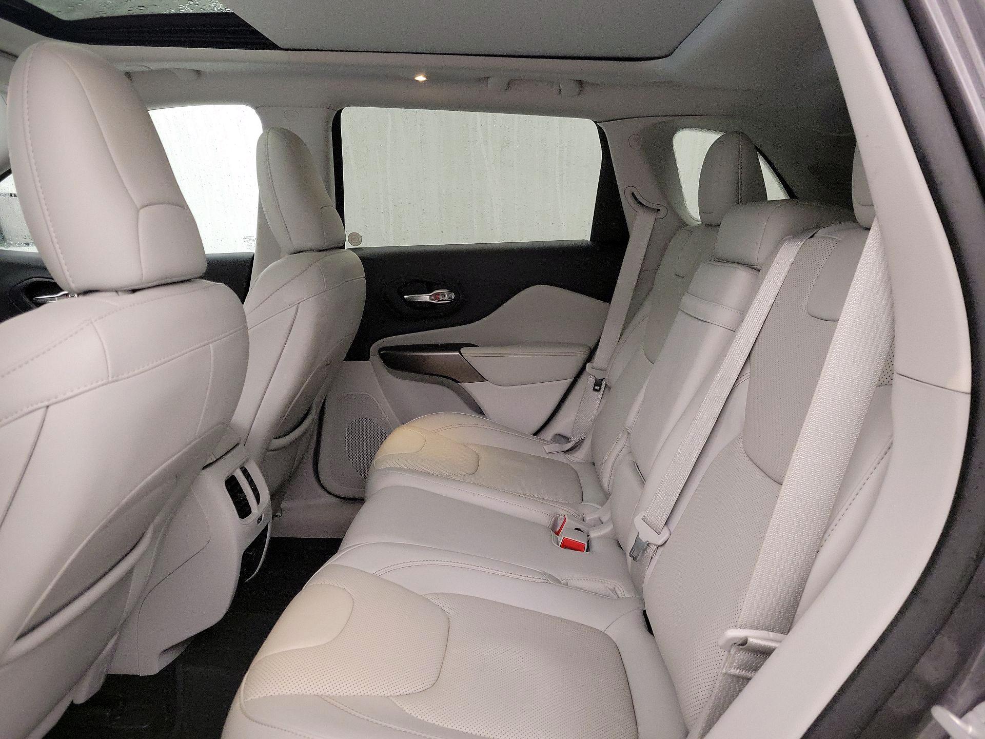 Thumbnail: 2019 Jeep Cherokee - 20