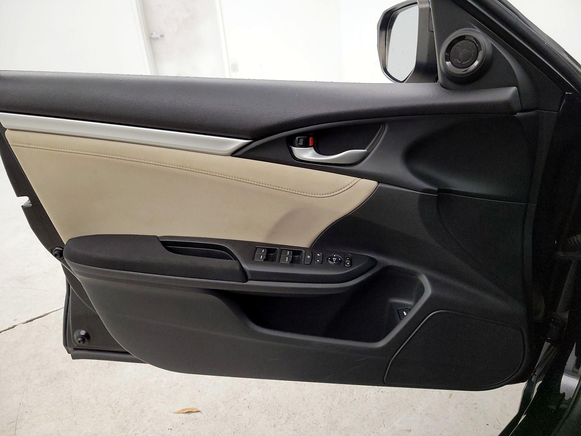 Thumbnail: 2016 Honda Civic - 12