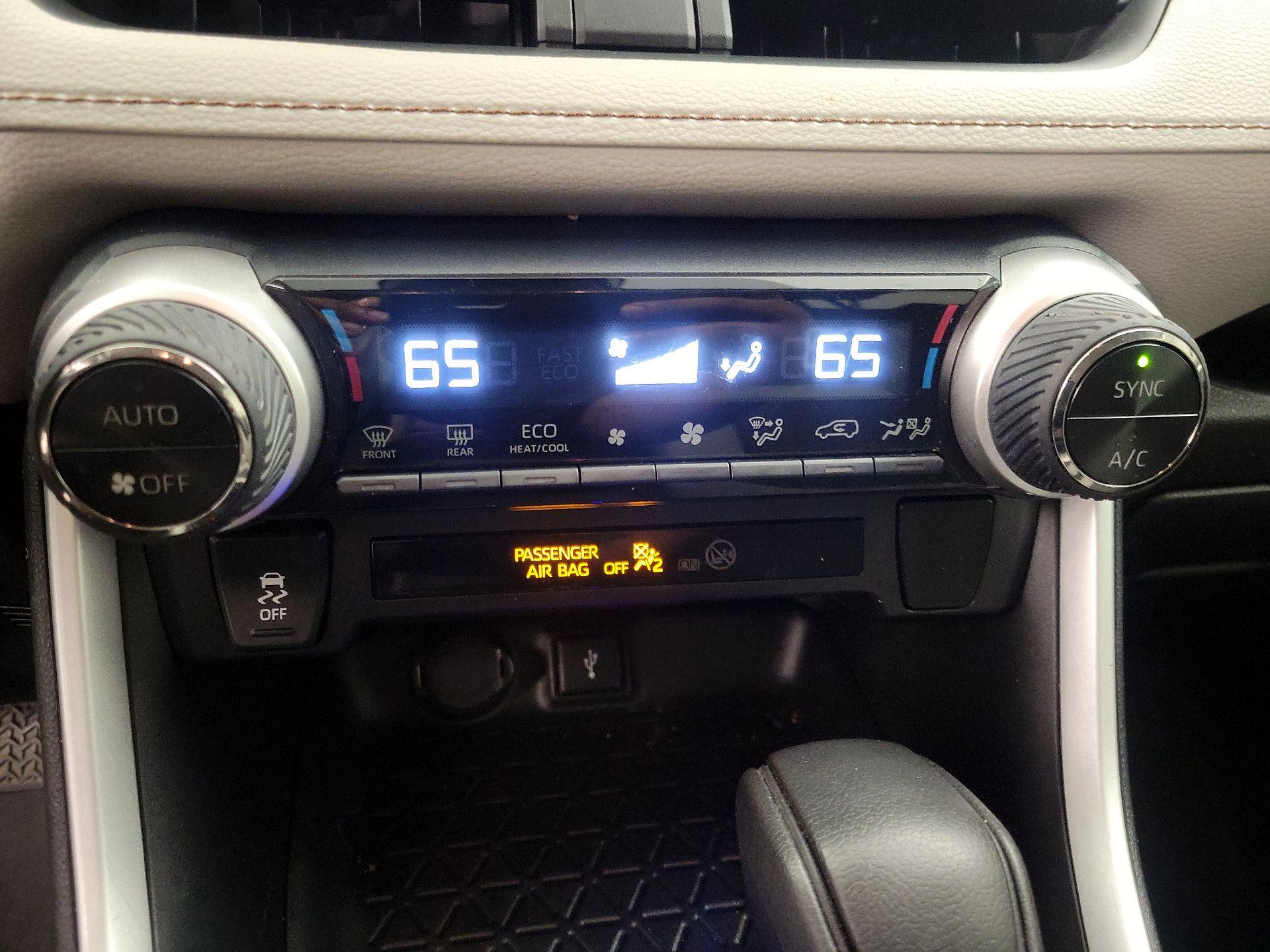 Thumbnail: 2021 Toyota RAV4 - 16