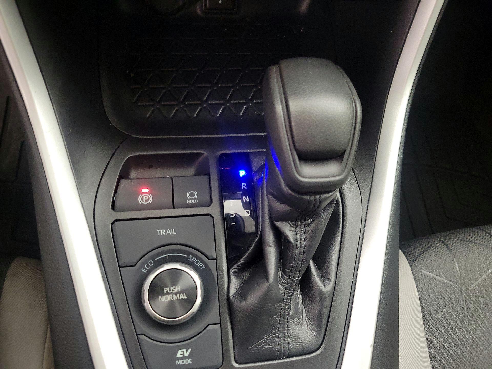 Thumbnail: 2021 Toyota RAV4 - 17