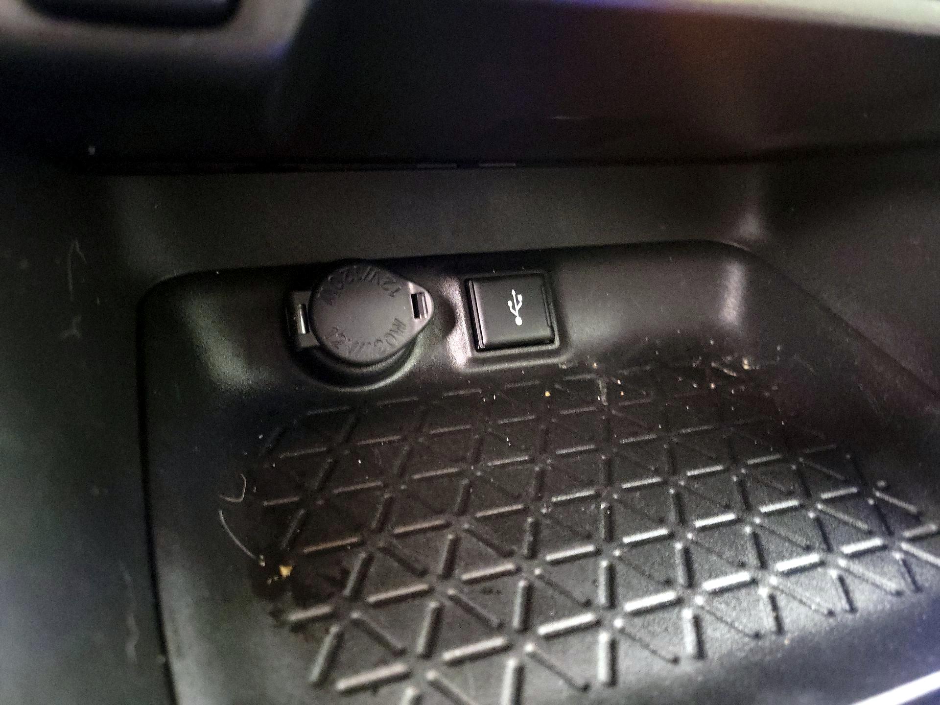 Thumbnail: 2021 Toyota RAV4 - 18