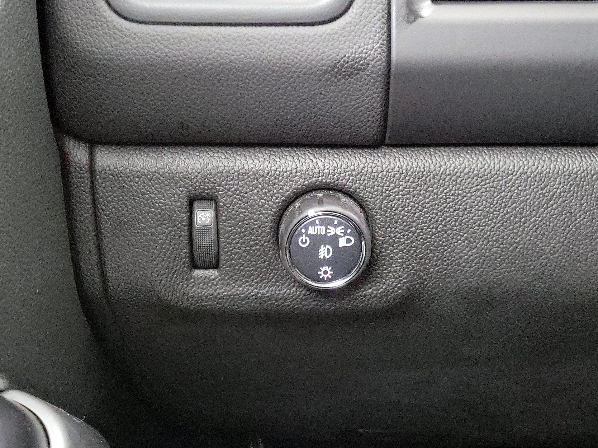 Thumbnail: 2022 Chevrolet Colorado - 13