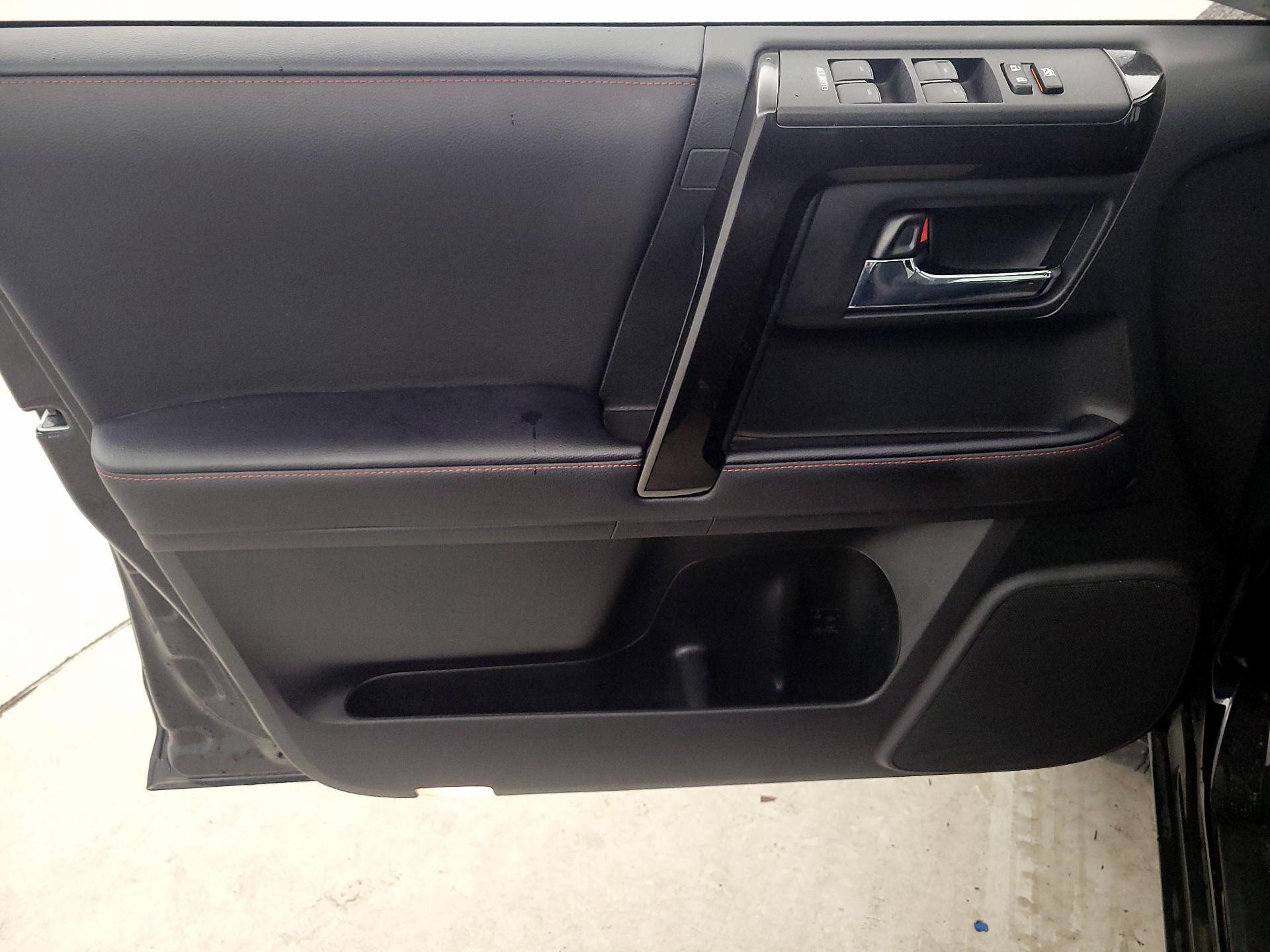 Thumbnail: 2022 Toyota 4Runner - 12