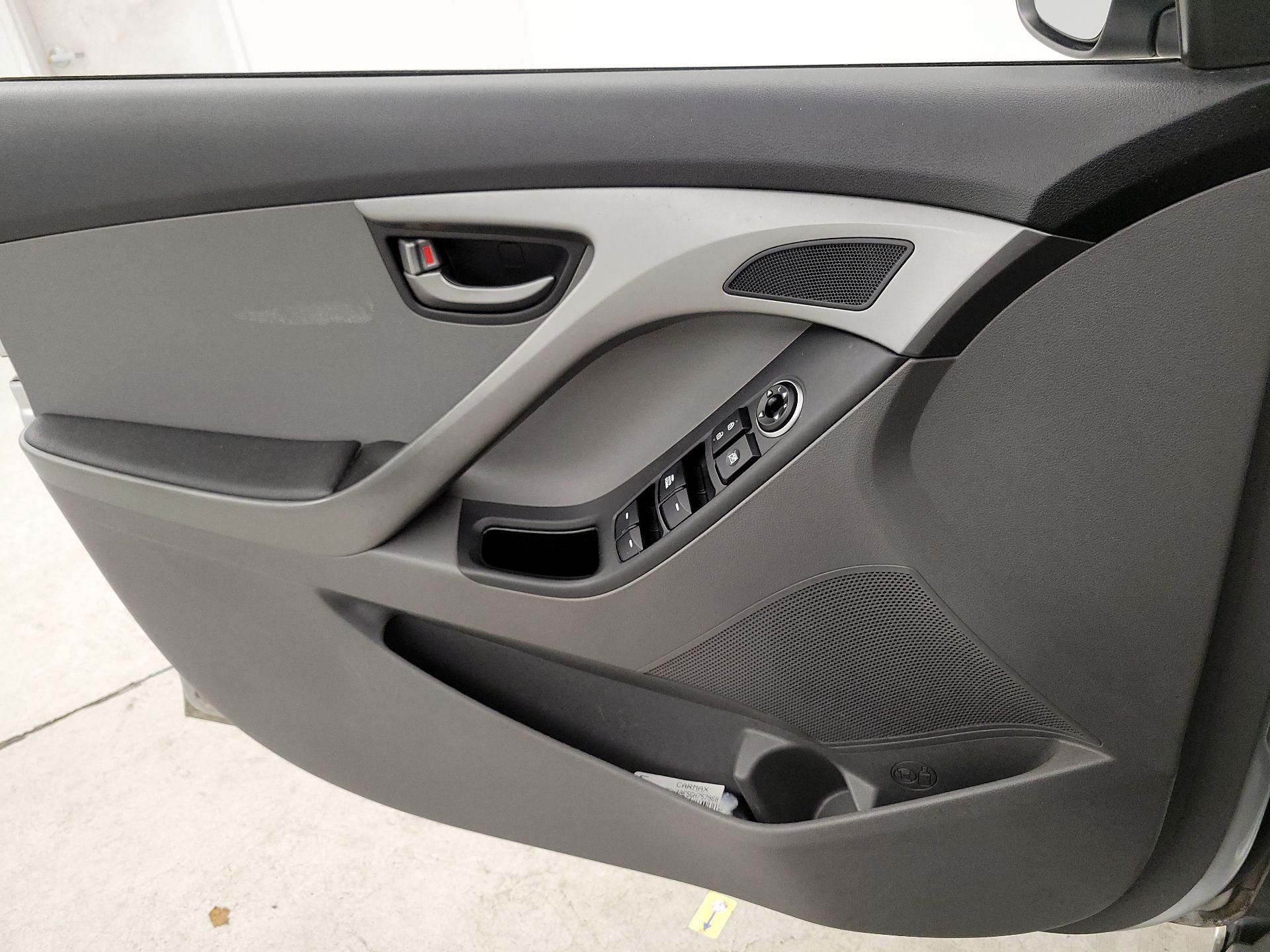 Thumbnail: 2016 Hyundai Elantra - 12