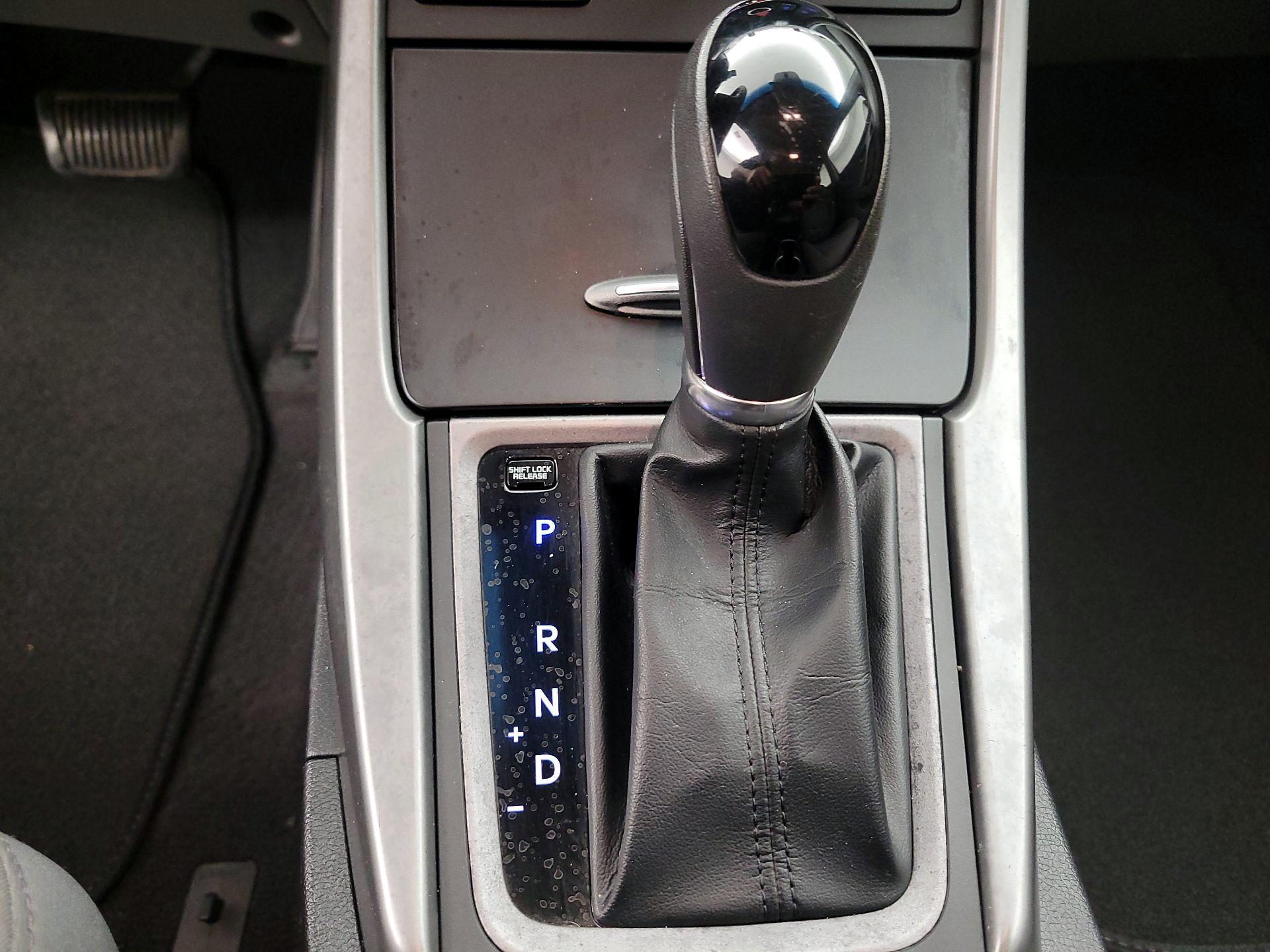 Thumbnail: 2016 Hyundai Elantra - 16