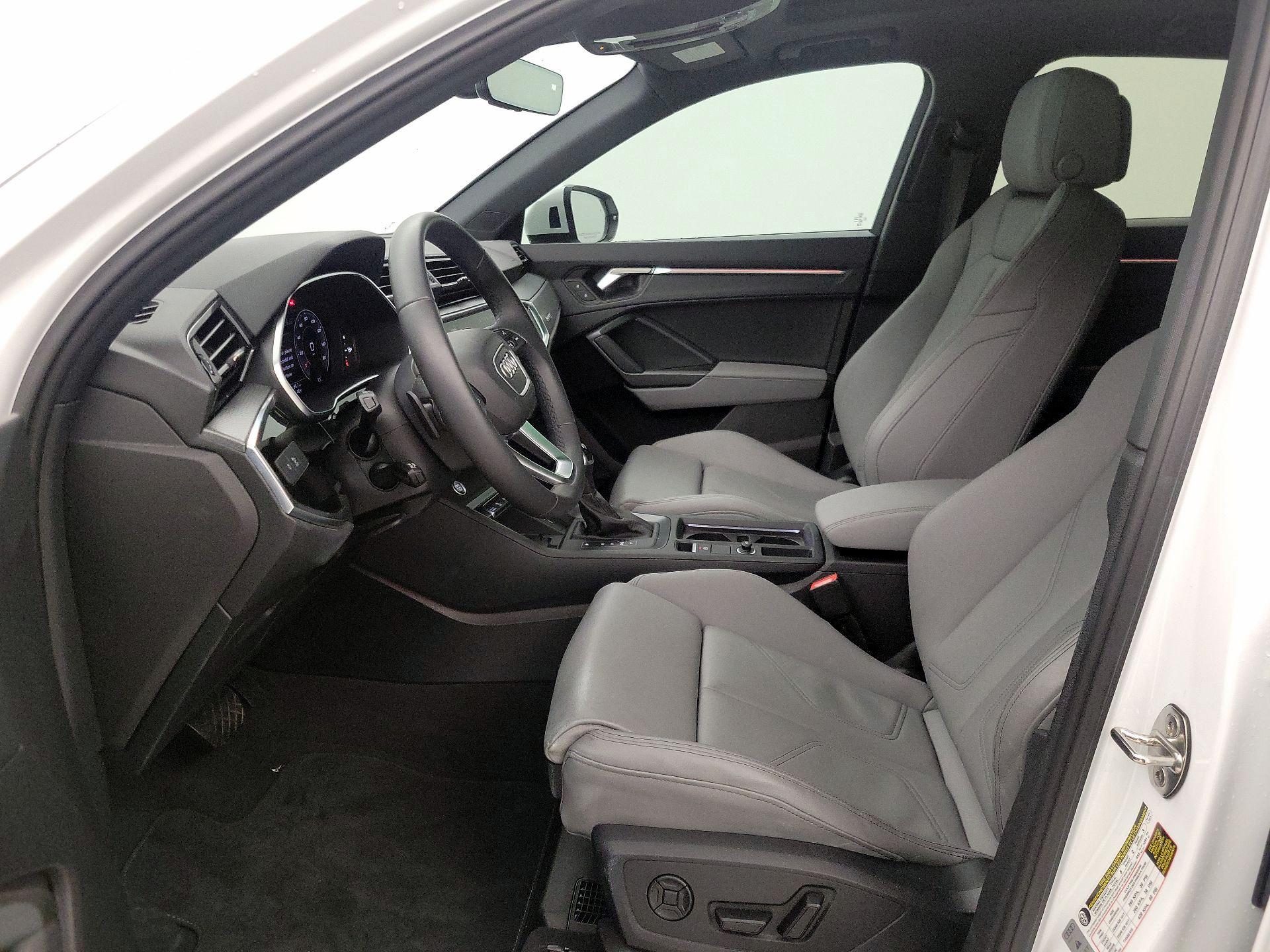 Thumbnail: 2024 Audi Q3 - 11