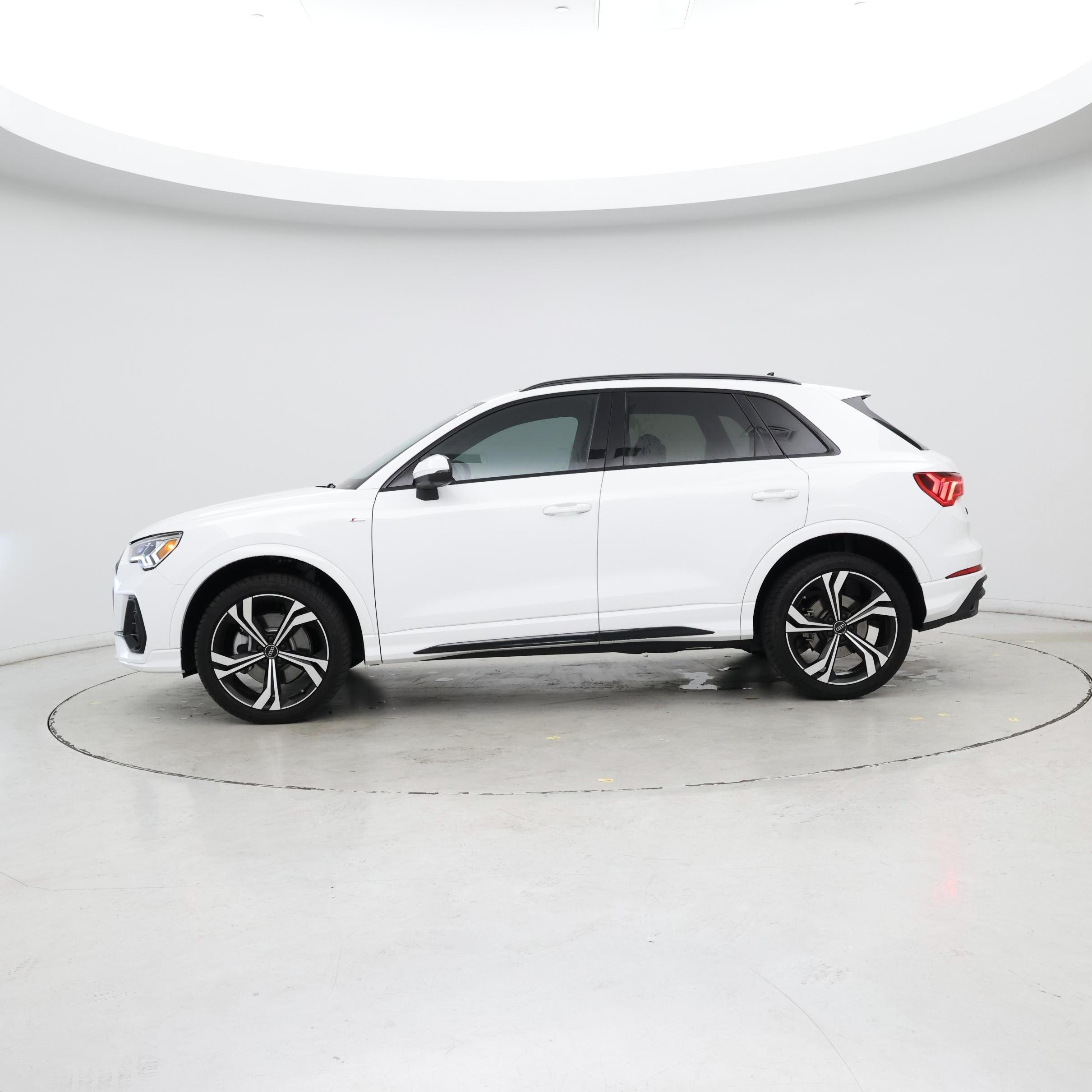 Thumbnail: 2024 Audi Q3 - 3