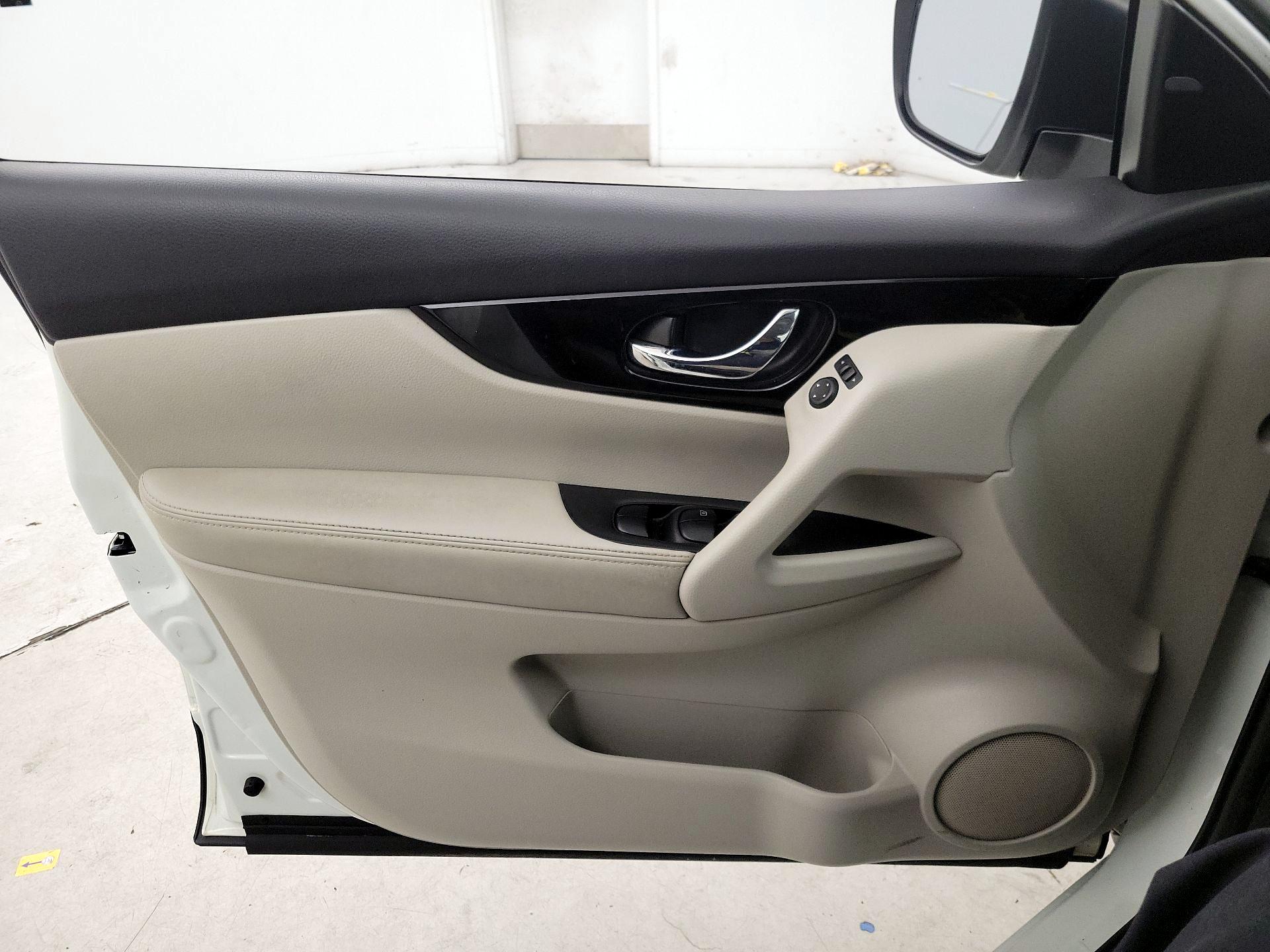 Thumbnail: 2022 Nissan Rogue Sport - 12