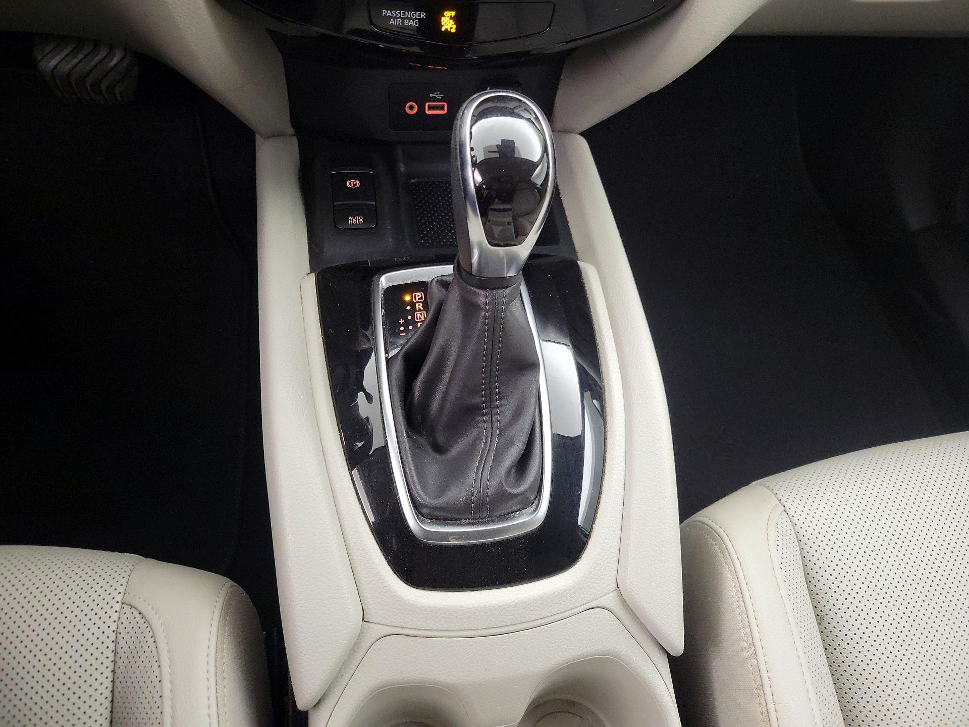 Thumbnail: 2022 Nissan Rogue Sport - 17