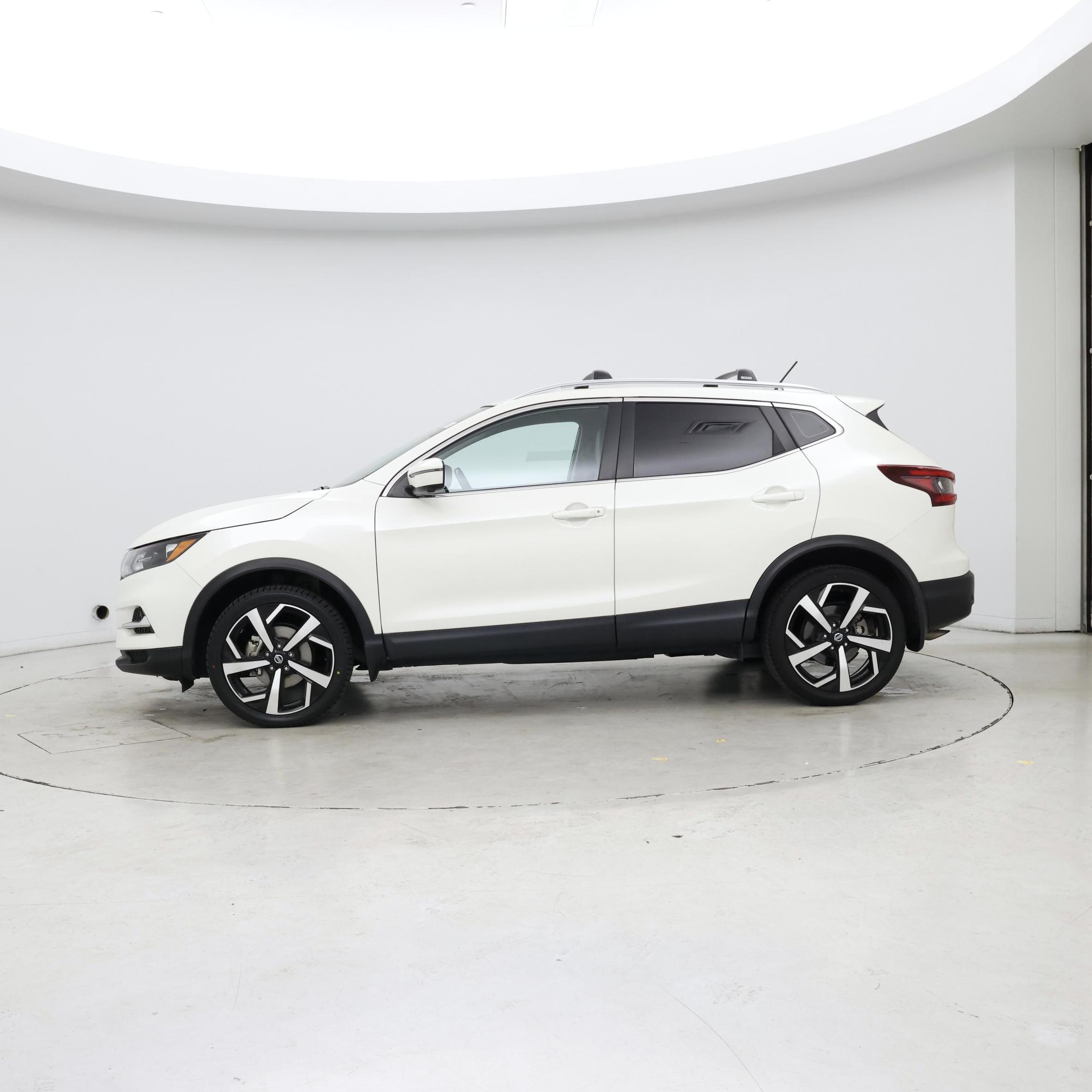 Thumbnail: 2022 Nissan Rogue Sport - 3