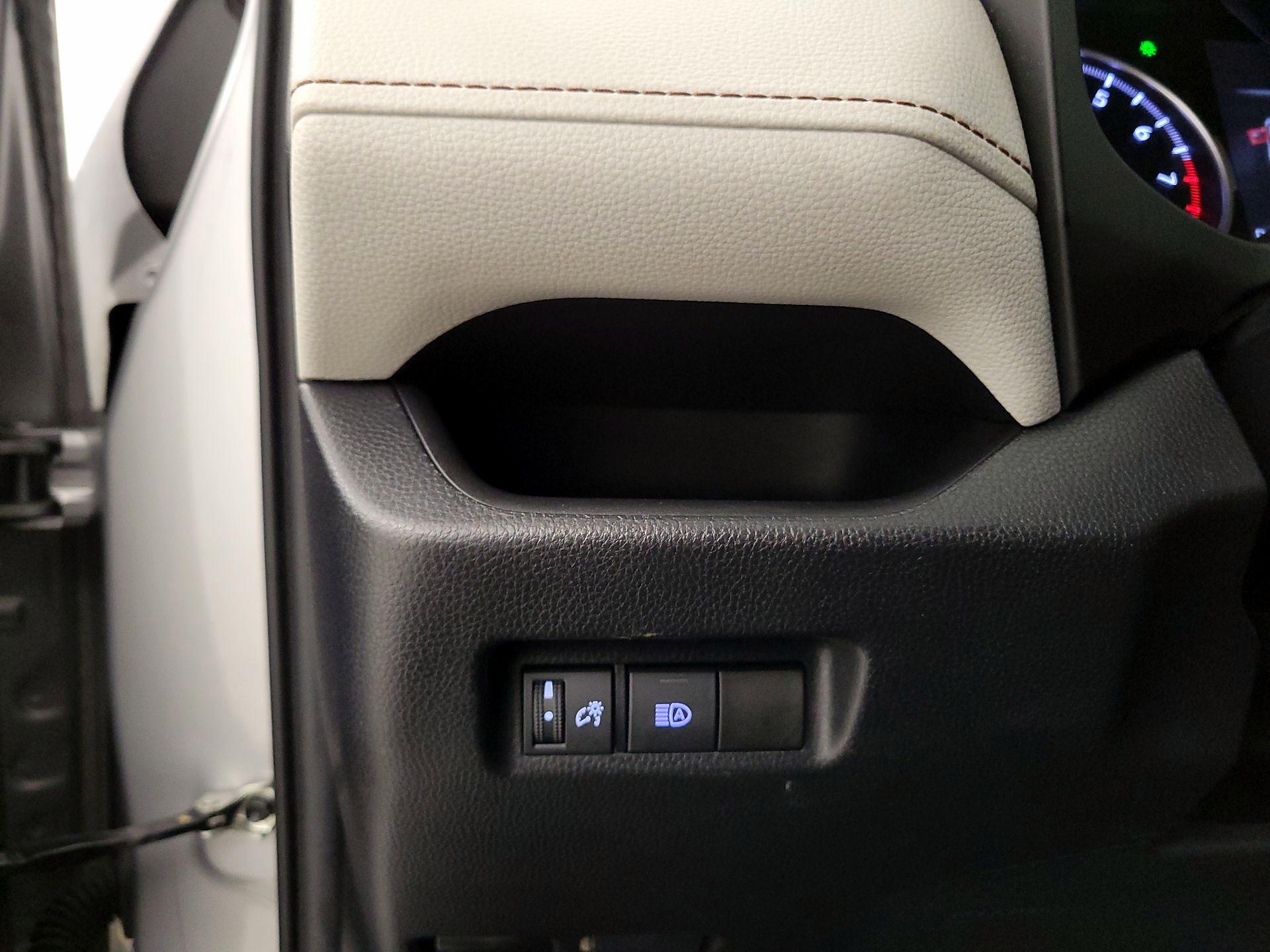 Thumbnail: 2020 Toyota RAV4 - 13