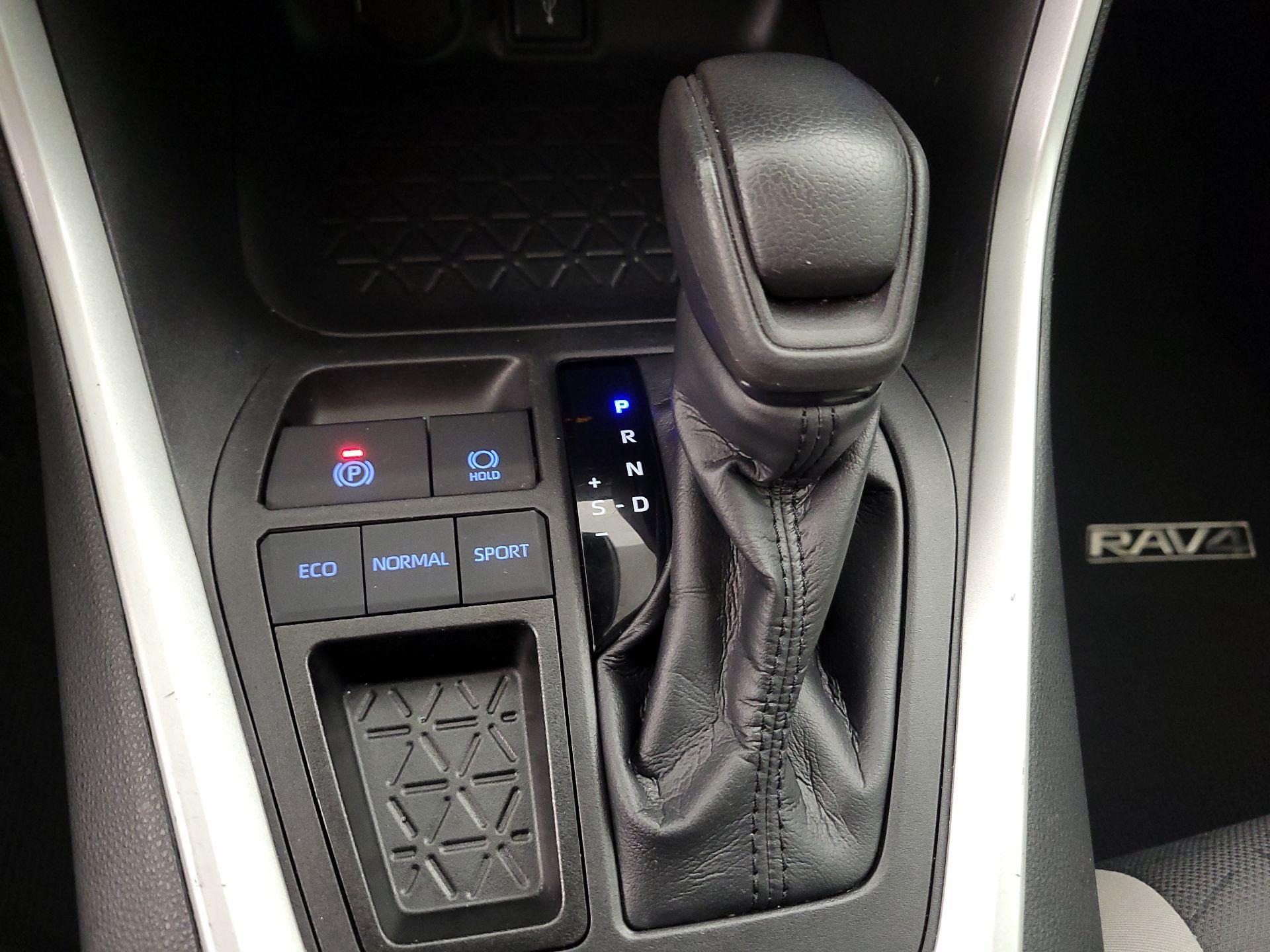 Thumbnail: 2020 Toyota RAV4 - 17