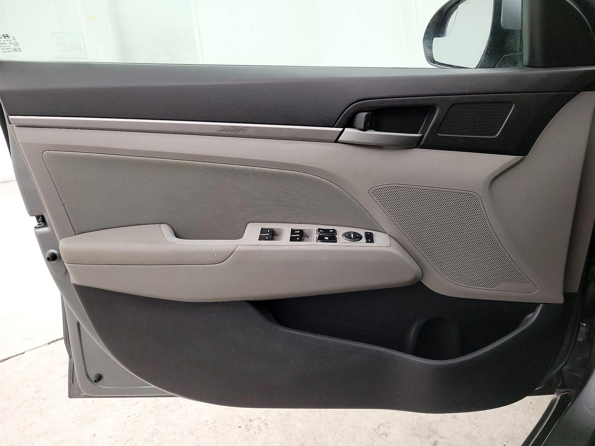 Thumbnail: 2017 Hyundai Elantra - 12