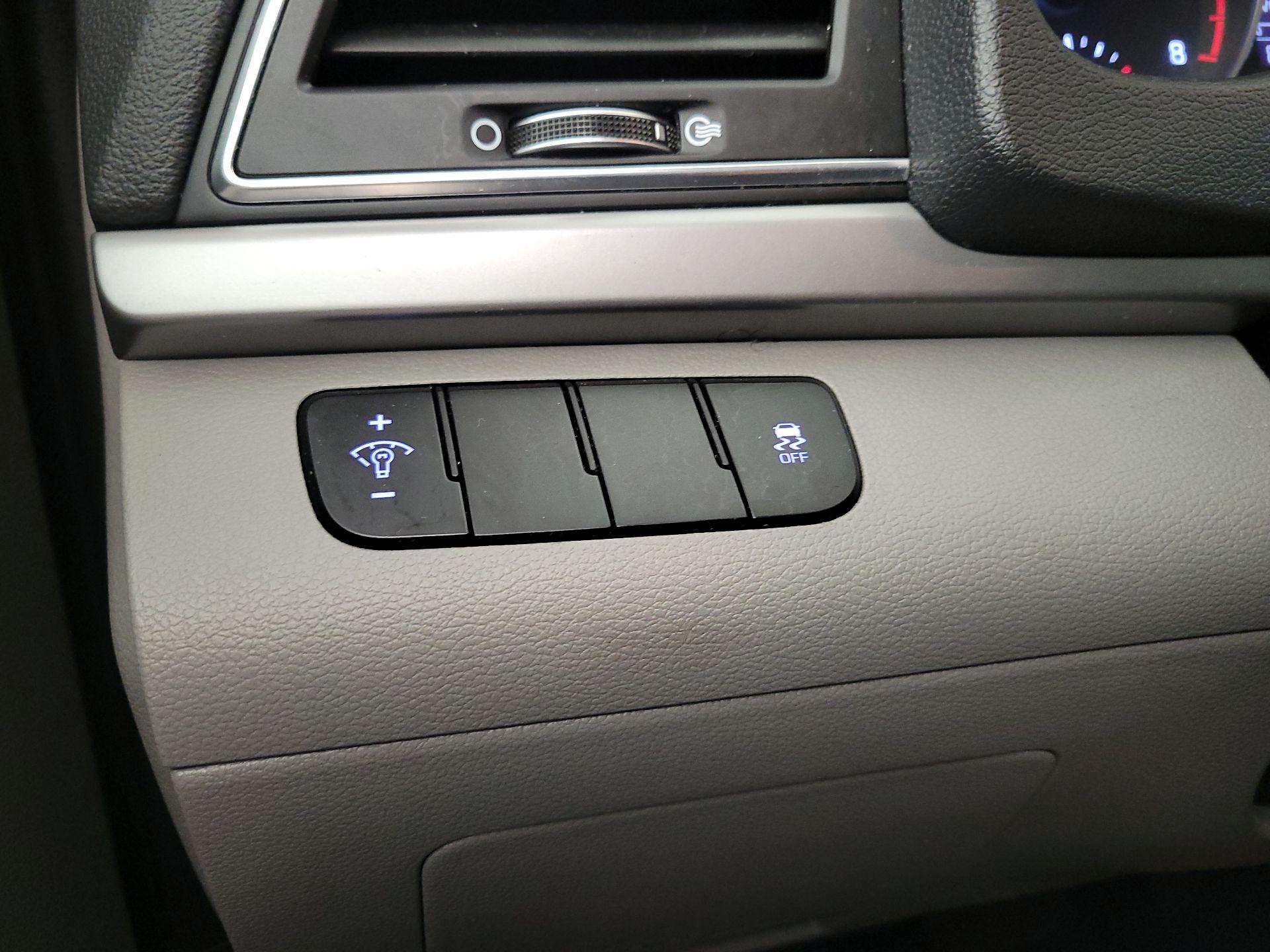 Thumbnail: 2017 Hyundai Elantra - 13