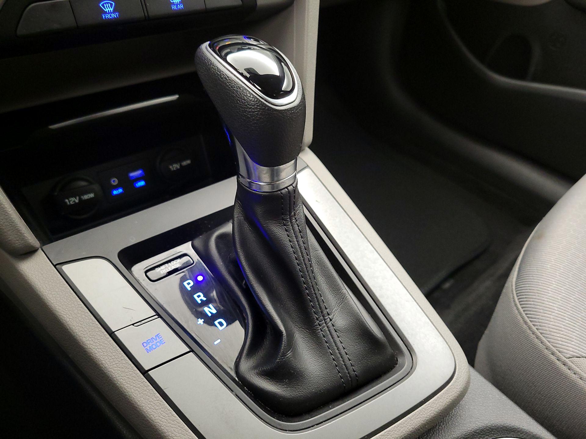 Thumbnail: 2017 Hyundai Elantra - 17