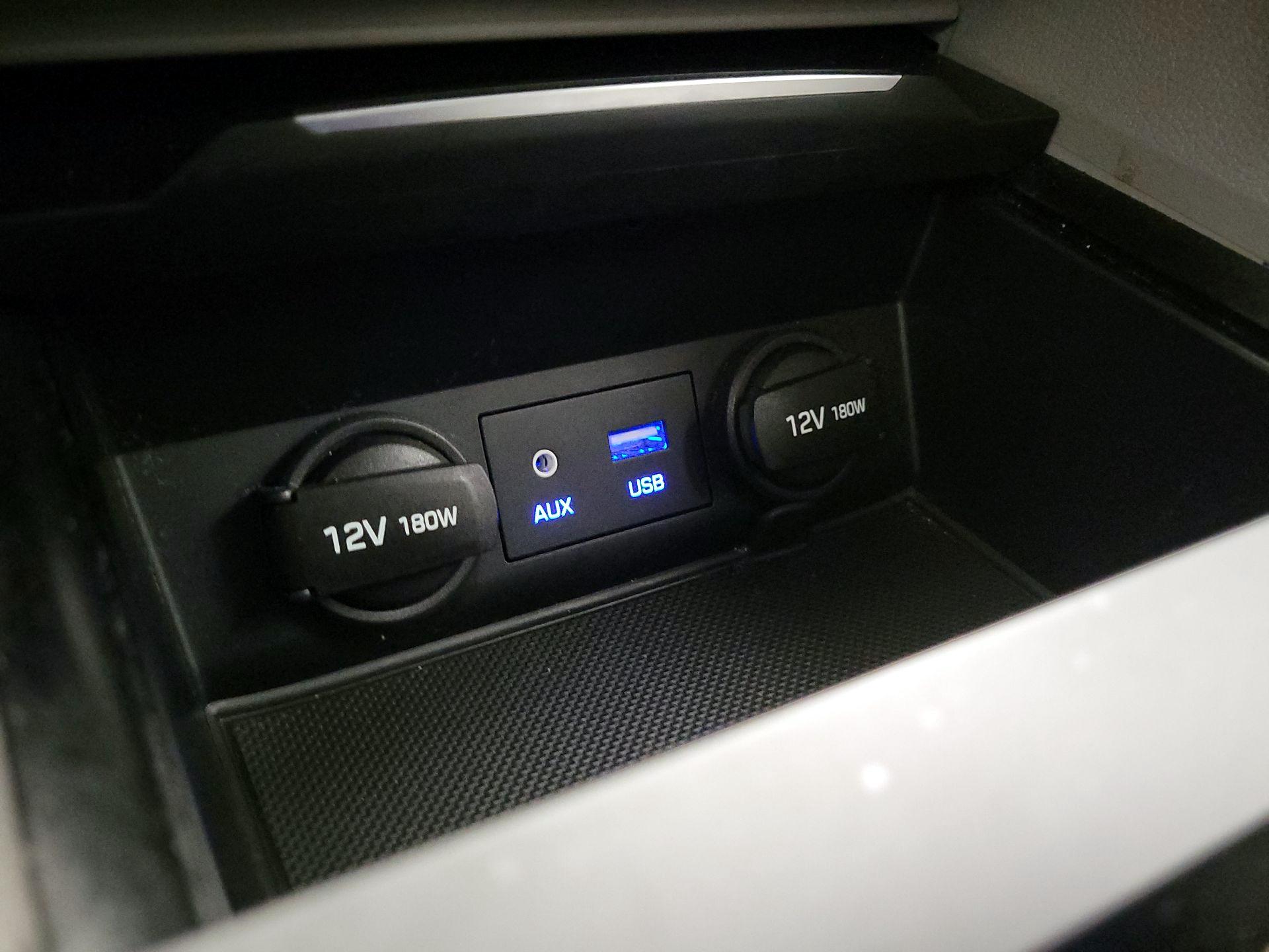 Thumbnail: 2017 Hyundai Elantra - 18