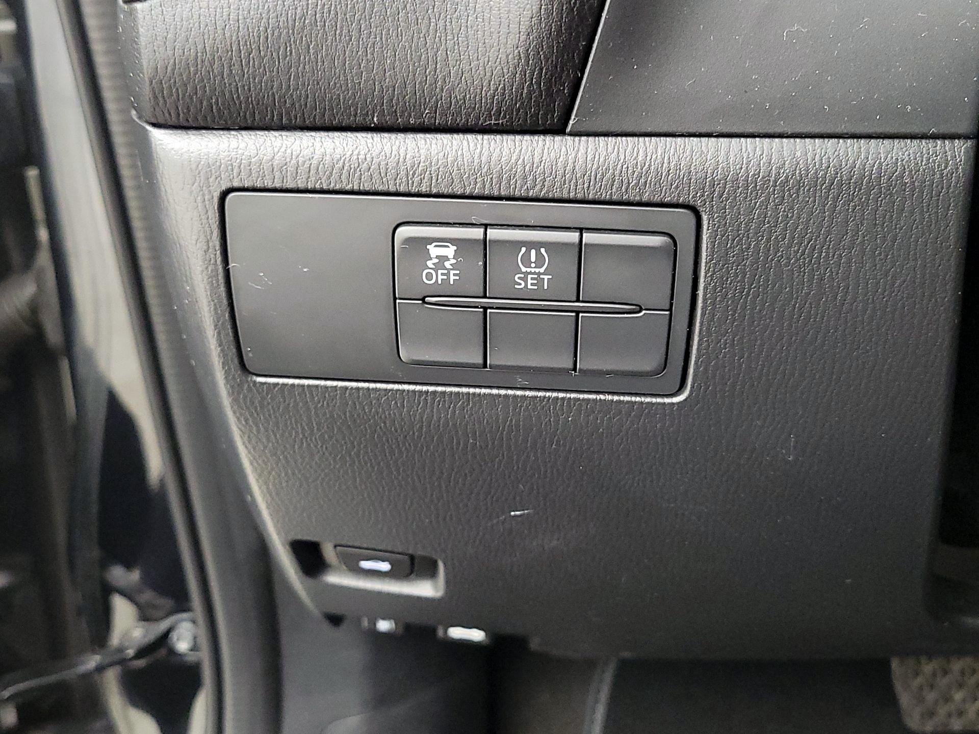 Thumbnail: 2015 Mazda Mazda3 - 13