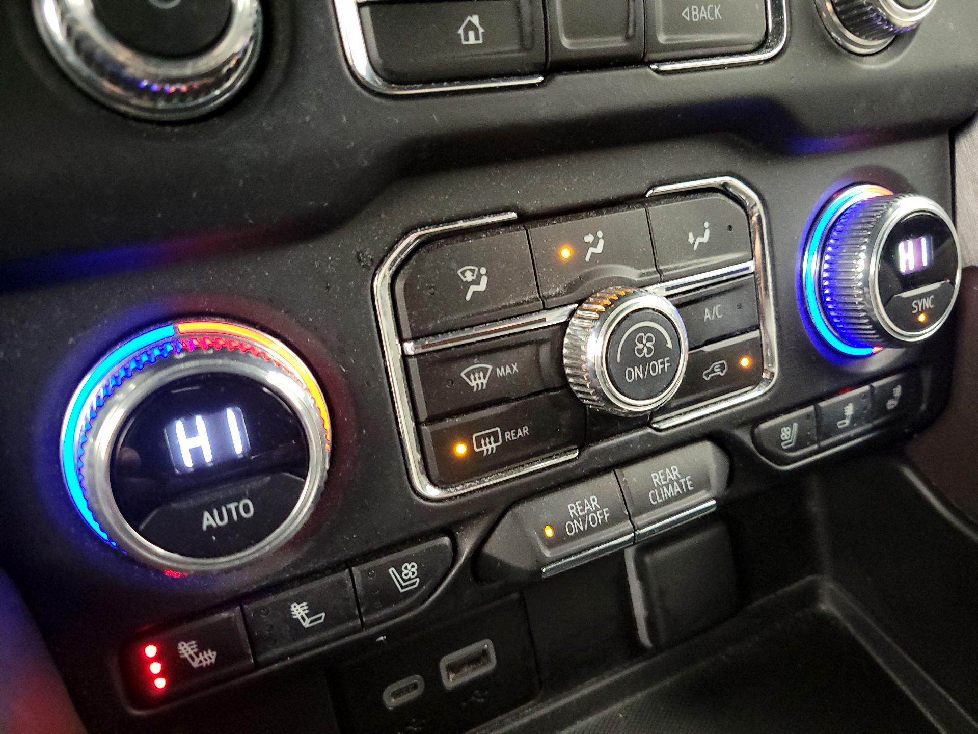 Thumbnail: 2023 GMC Yukon XL - 17