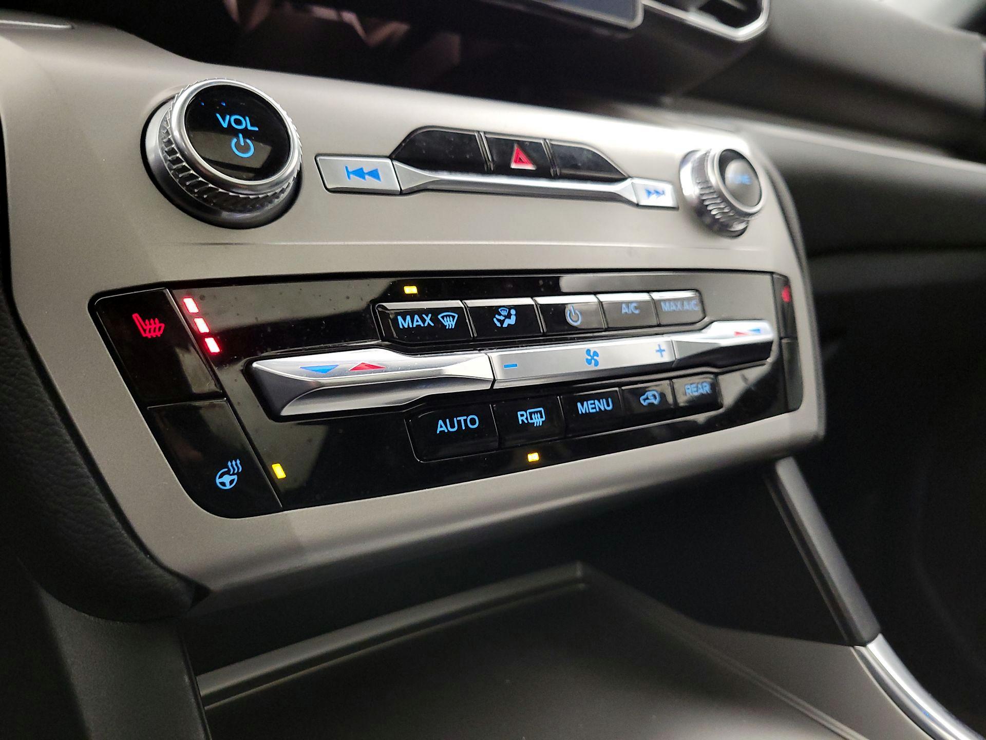 Thumbnail: 2022 Ford Explorer - 16