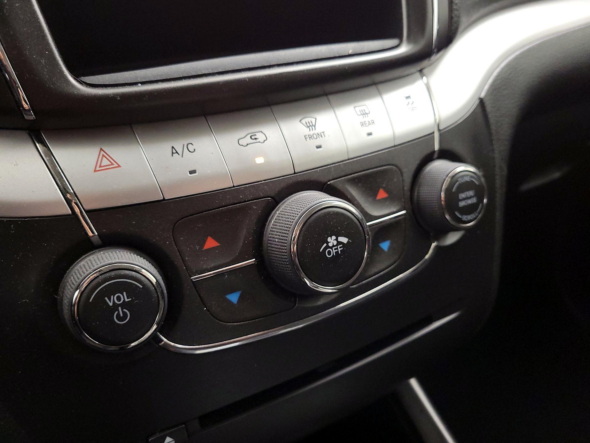 Thumbnail: 2018 Dodge Journey - 16