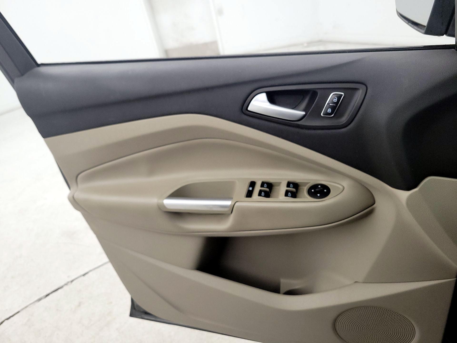 Thumbnail: 2016 Ford Escape - 12