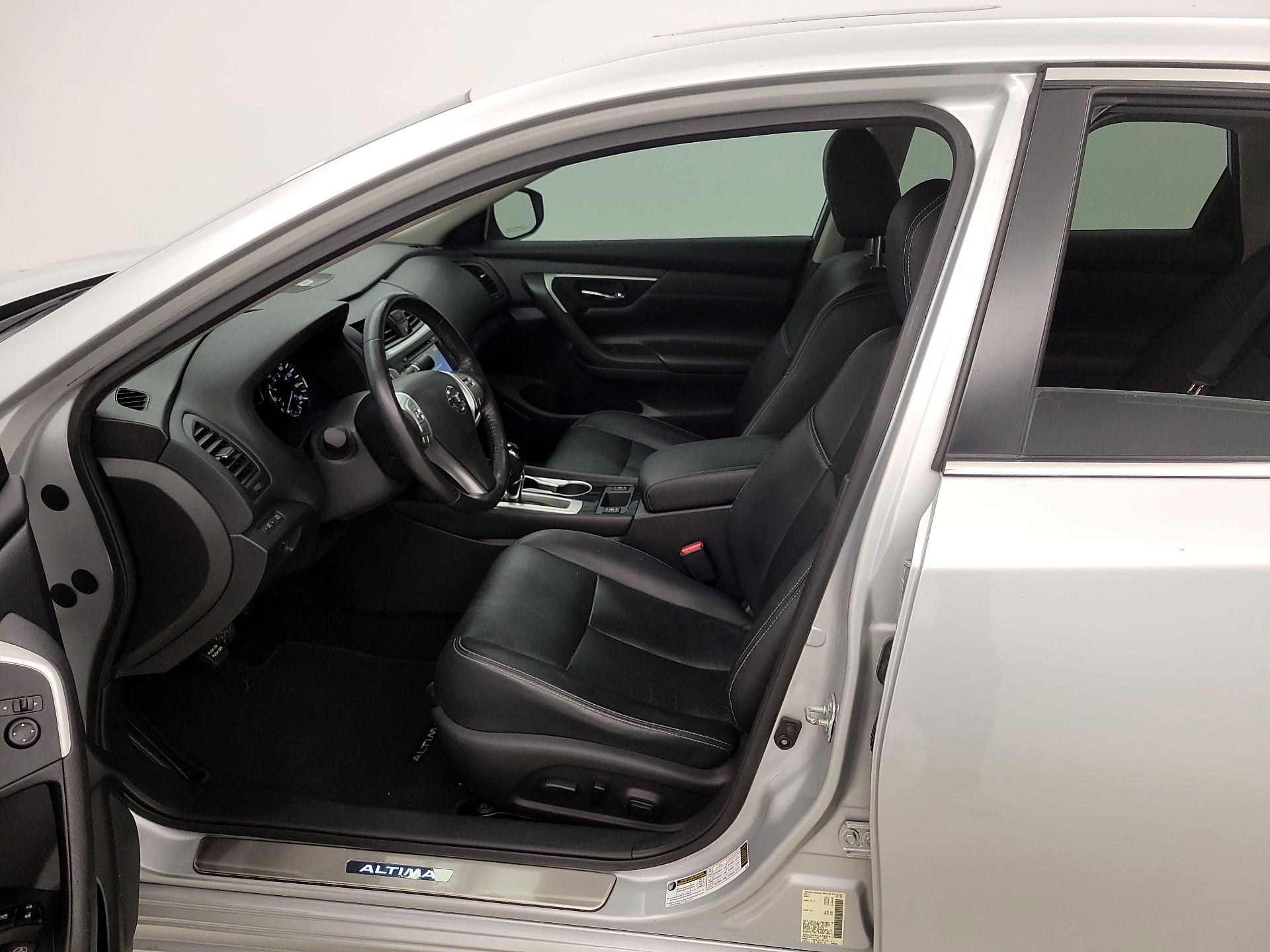 Thumbnail: 2016 Nissan Altima - 11