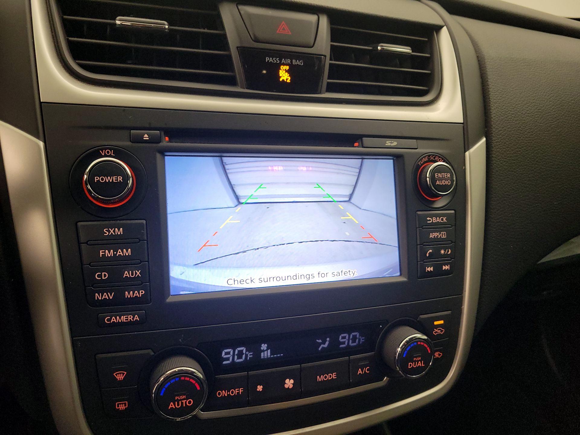 Thumbnail: 2016 Nissan Altima - 14