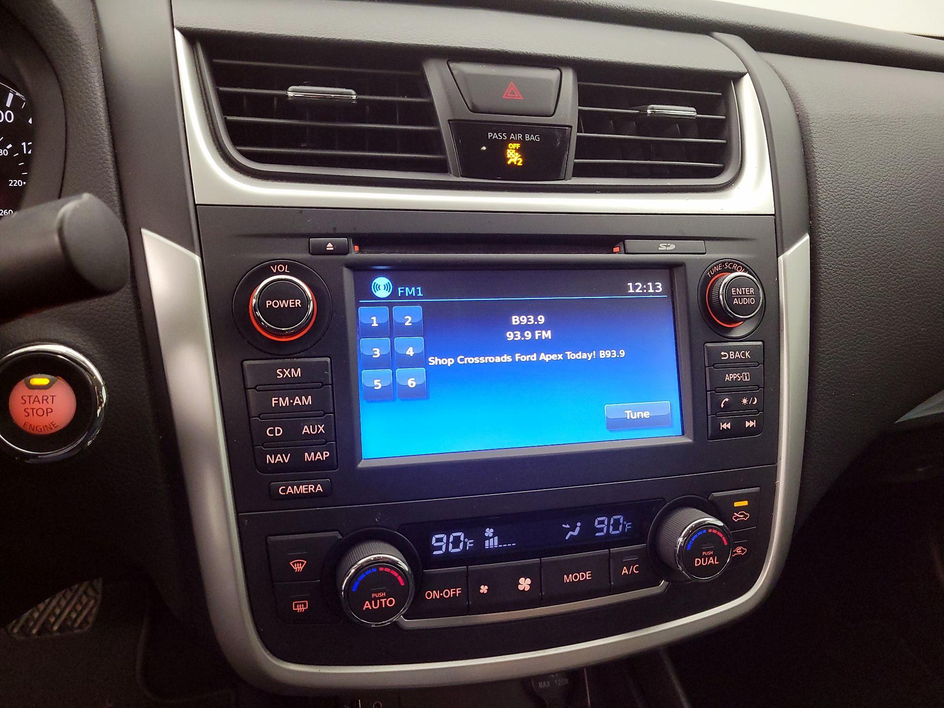 Thumbnail: 2016 Nissan Altima - 15