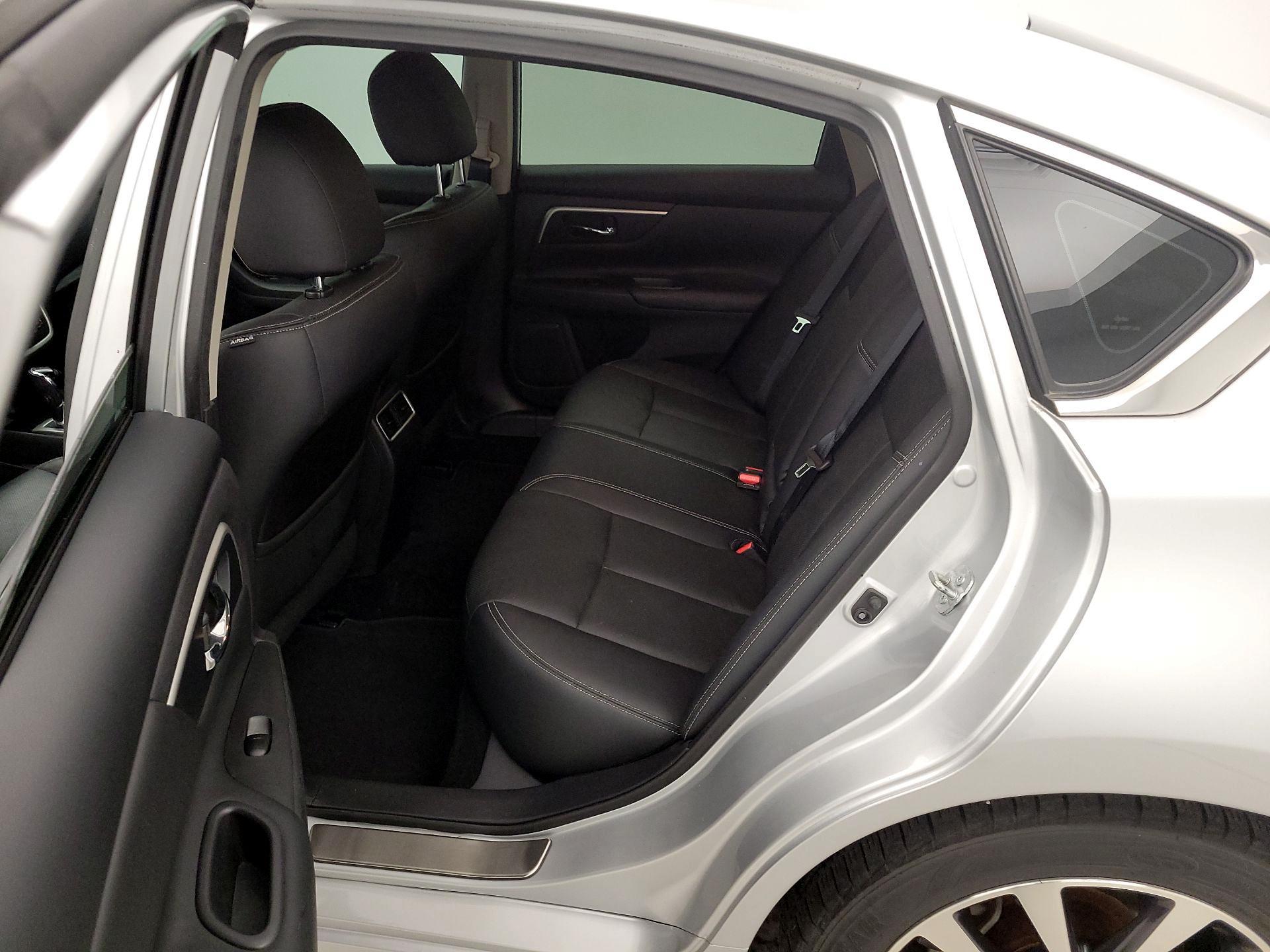 Thumbnail: 2016 Nissan Altima - 19