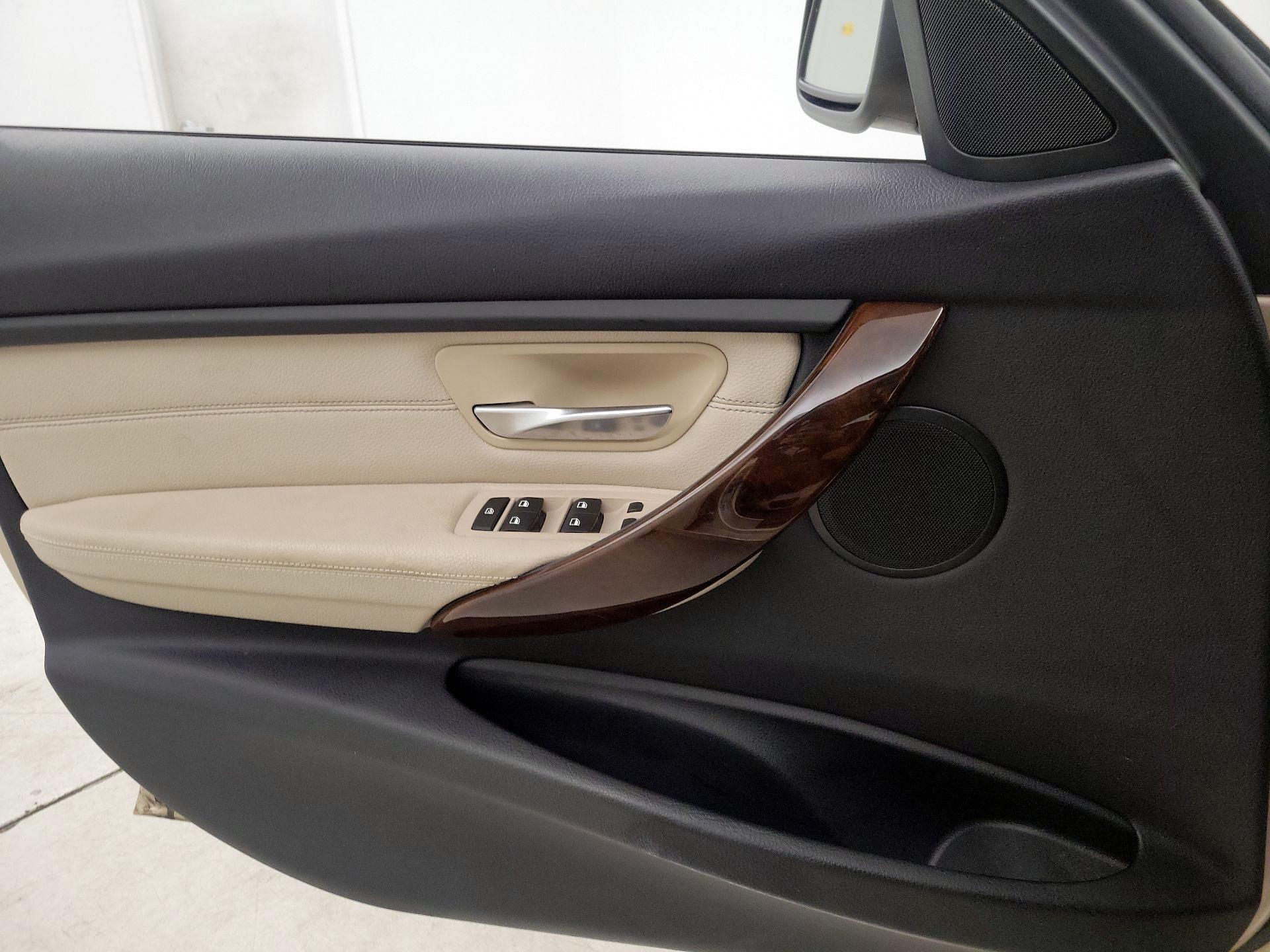 Thumbnail: 2015 BMW 3 Series - 12