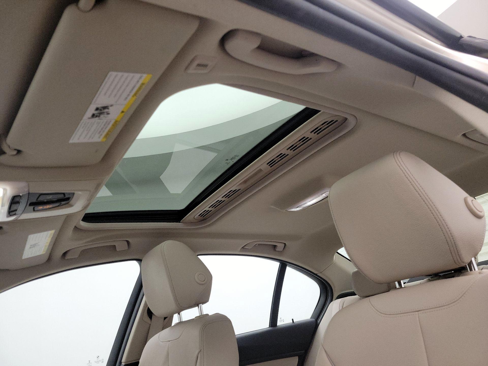 Thumbnail: 2015 BMW 3 Series - 19