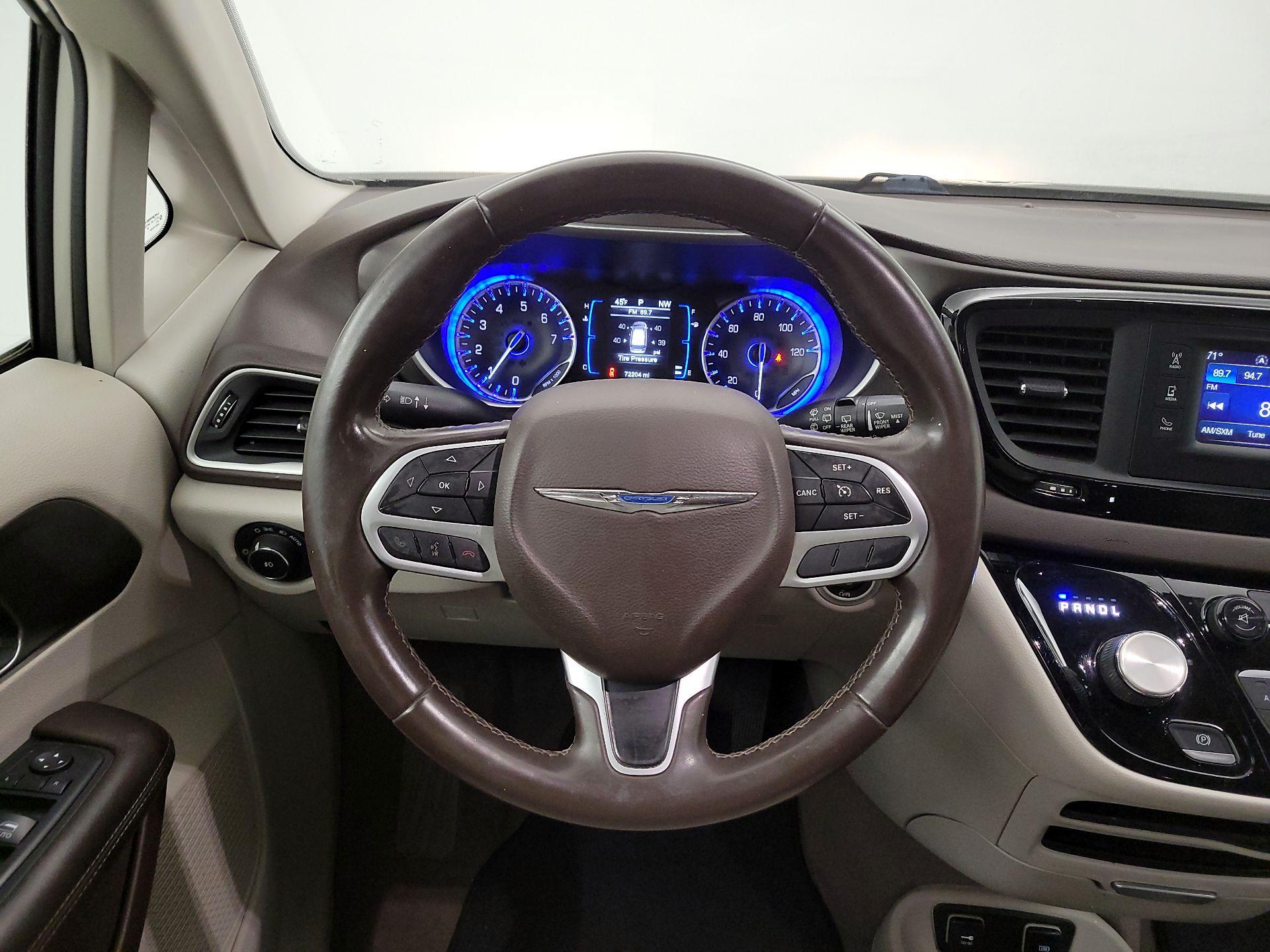 Thumbnail: 2017 Chrysler Pacifica - 10