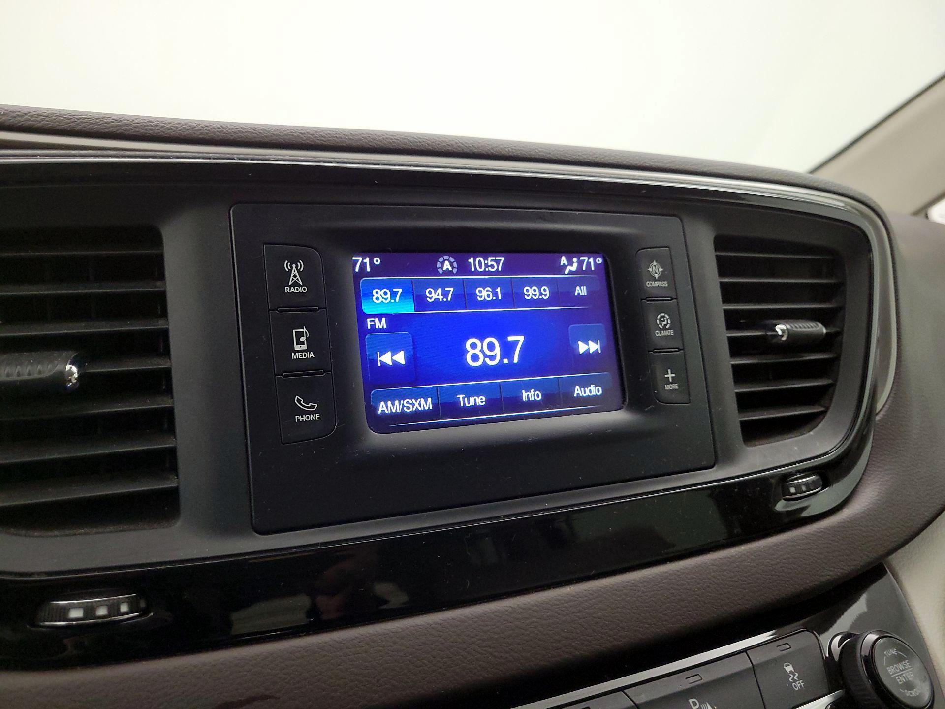 Thumbnail: 2017 Chrysler Pacifica - 15