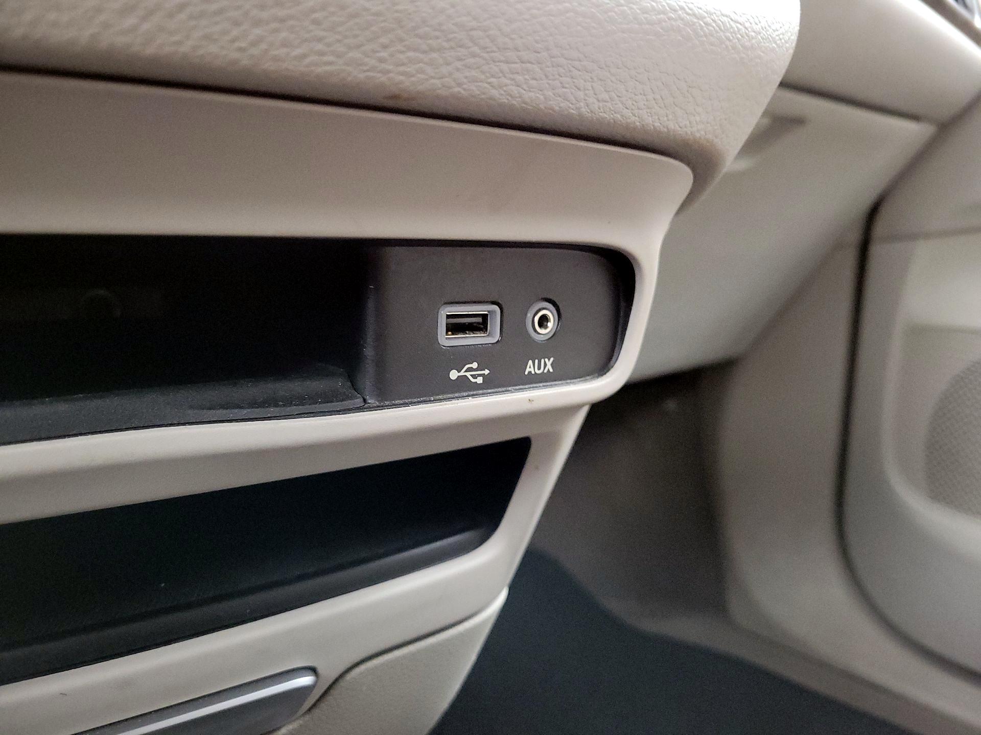 Thumbnail: 2017 Chrysler Pacifica - 18