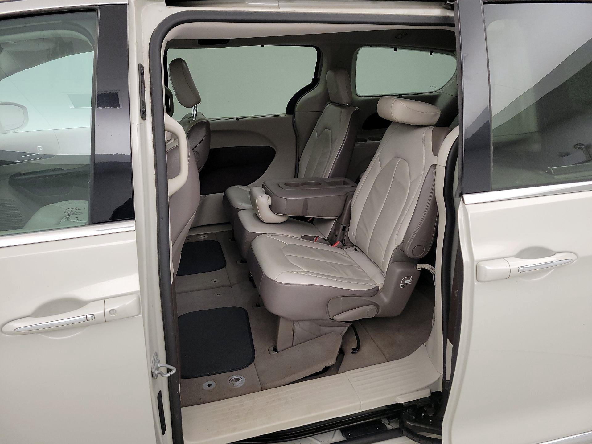 Thumbnail: 2017 Chrysler Pacifica - 19