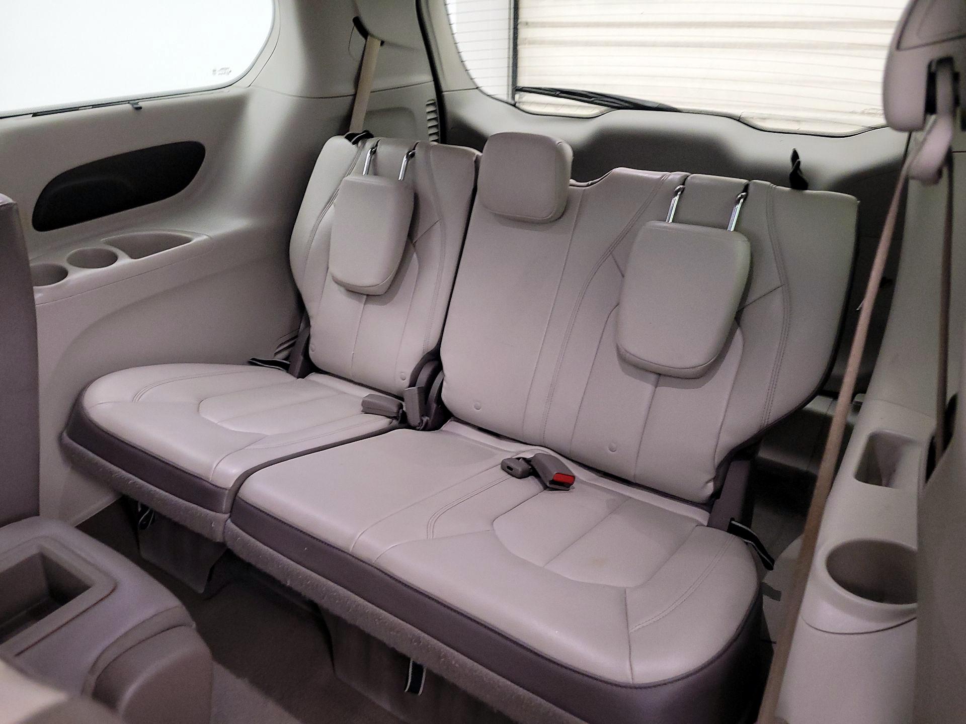 Thumbnail: 2017 Chrysler Pacifica - 20