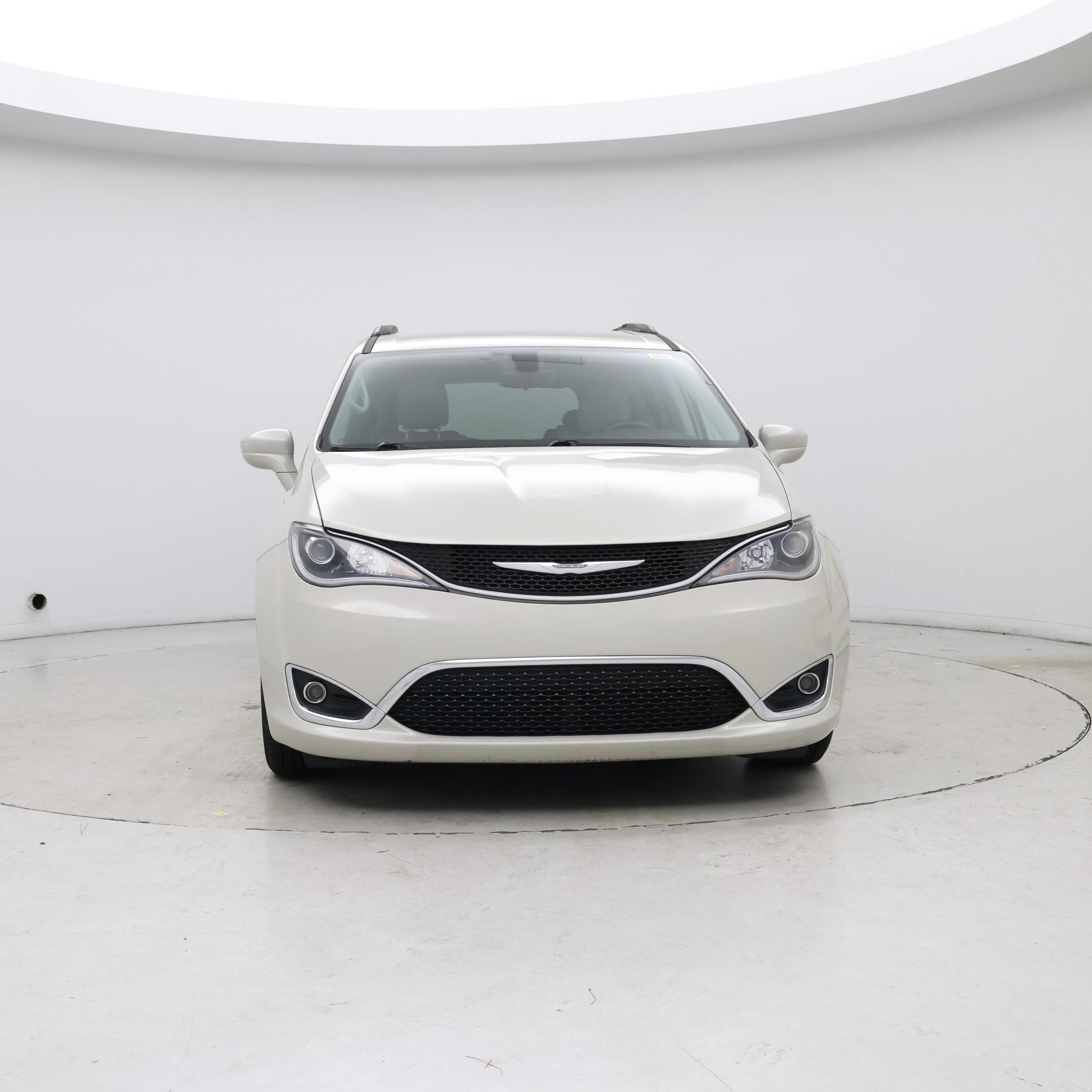 Thumbnail: 2017 Chrysler Pacifica - 5