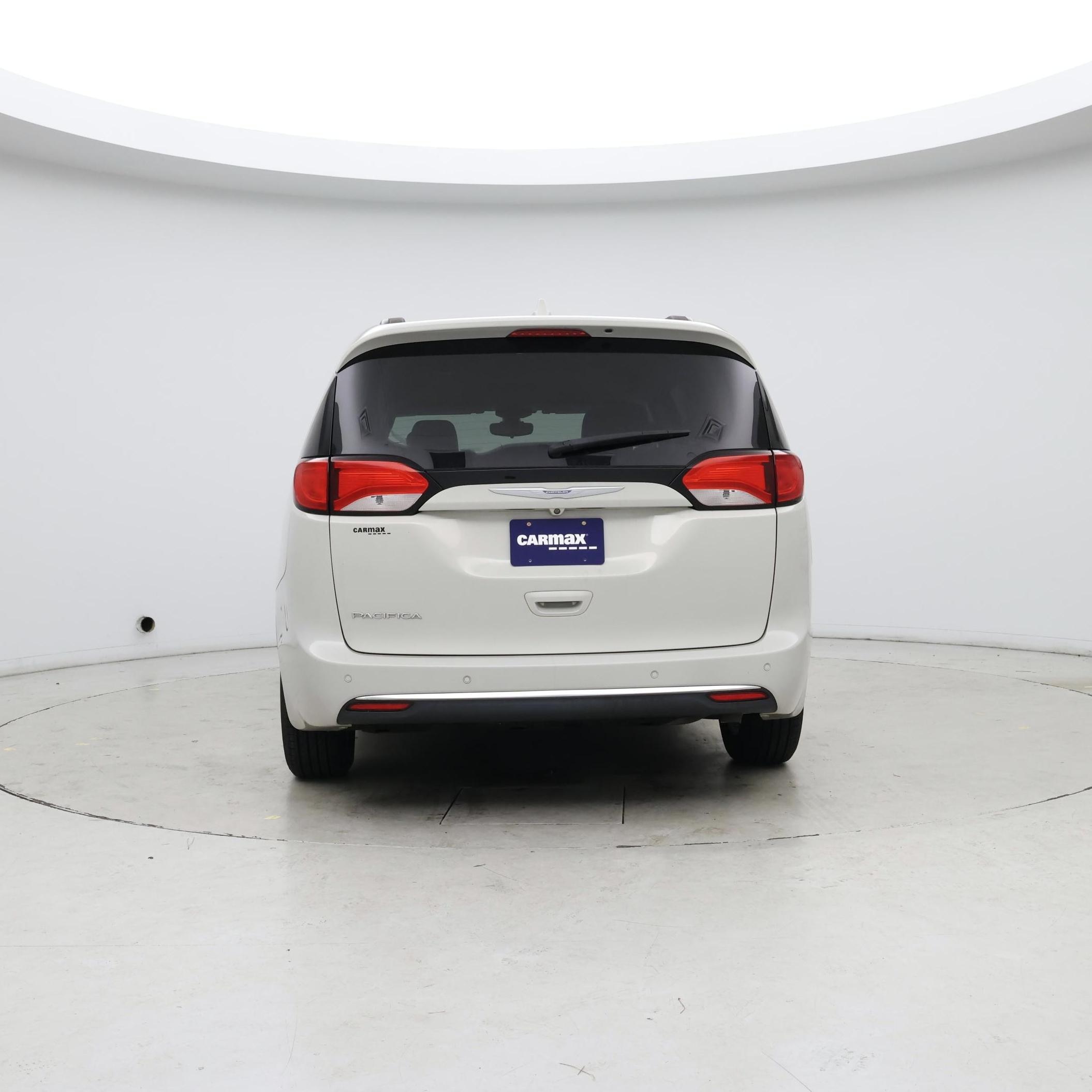 Thumbnail: 2017 Chrysler Pacifica - 6