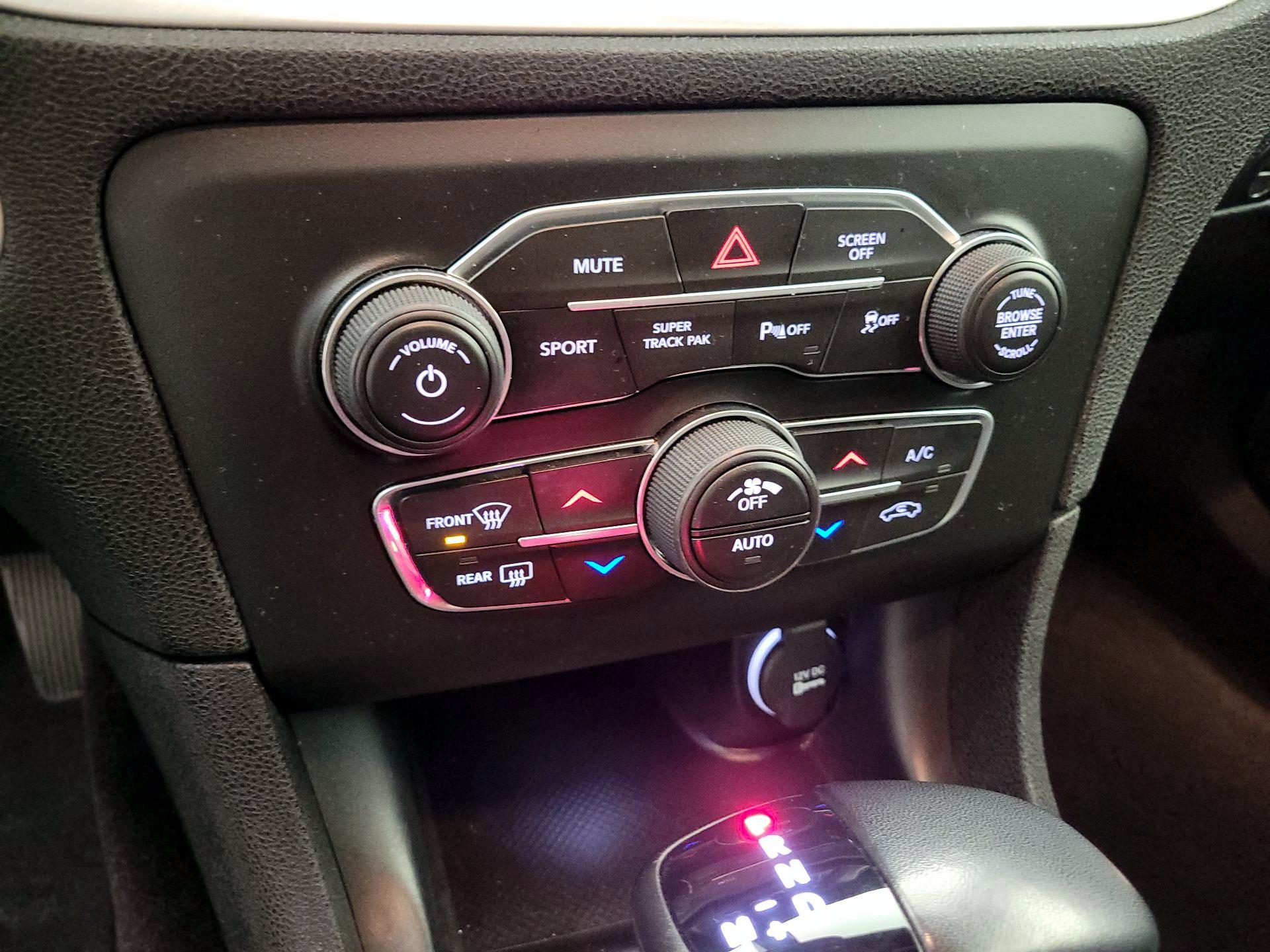 Thumbnail: 2020 Dodge Charger - 16